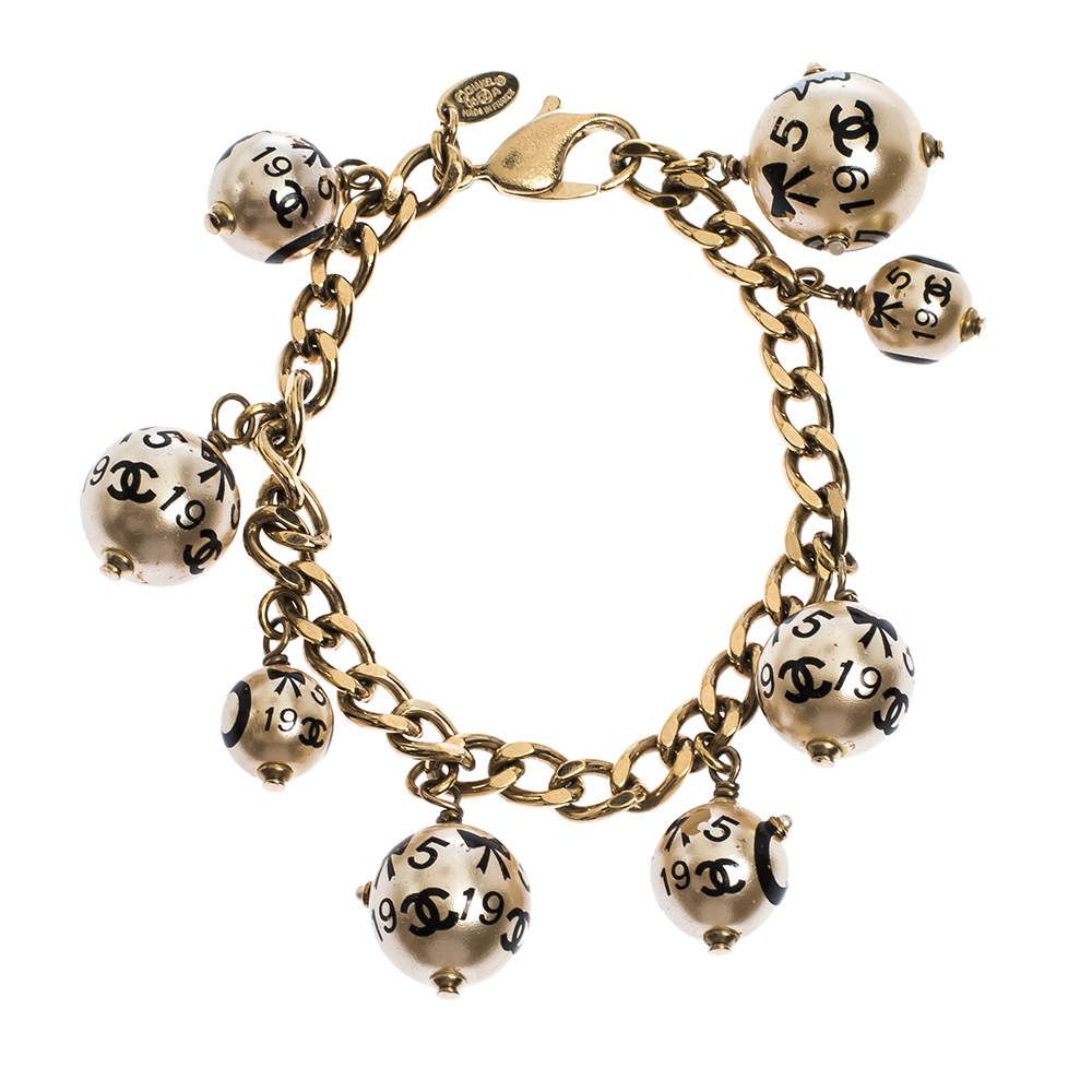 Pre Owned سوار شانيل وصلات سلسلة معدن ذهبي اللون دلاية لؤلؤ صناعي مزين شعار الماركة سي سي