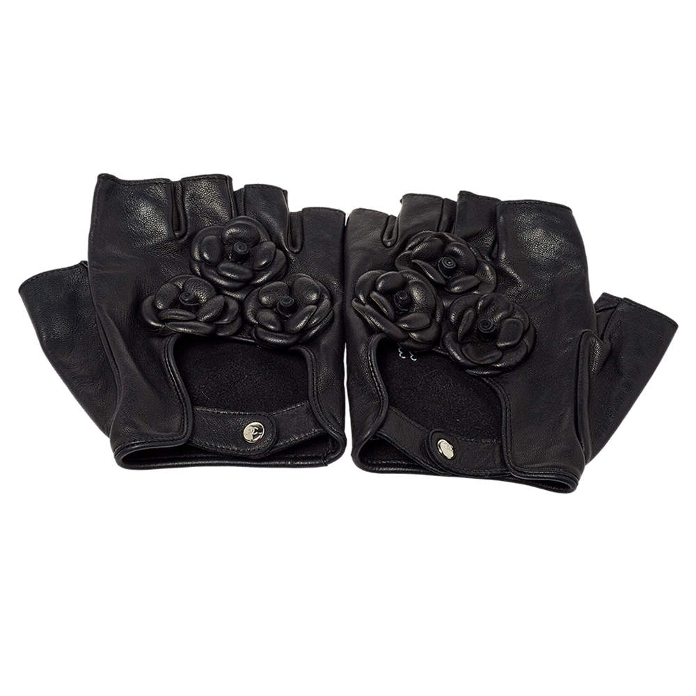 Pre Owned Chanel Black Lambskin Leather Camellia Fingerless Gloves 8.5