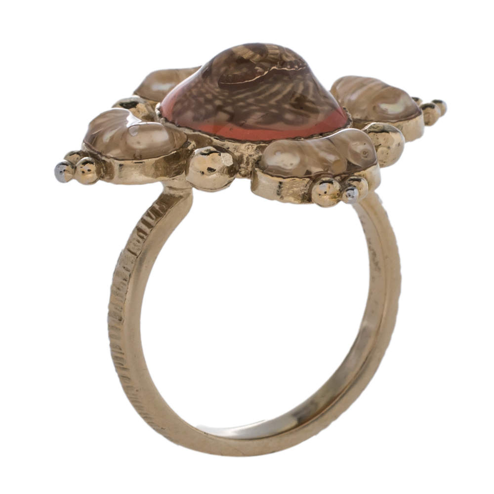 Pre Owned خاتم كوكتيل شانيل سي سي إيناميل كريمي وبني محمر مقاس EU 55