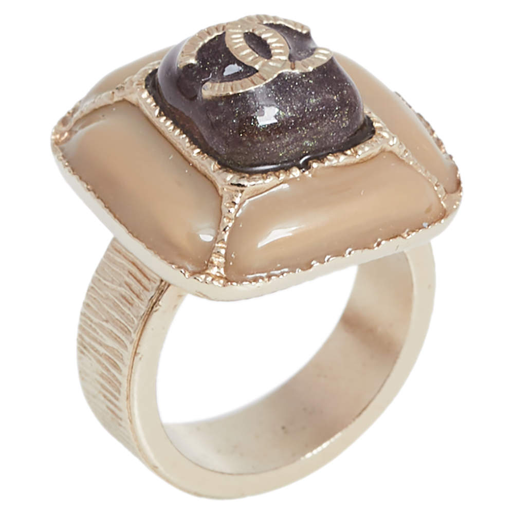 Pre Owned Chanel CC Gold Tone and Enamel Cocktail Ring Size EU 53