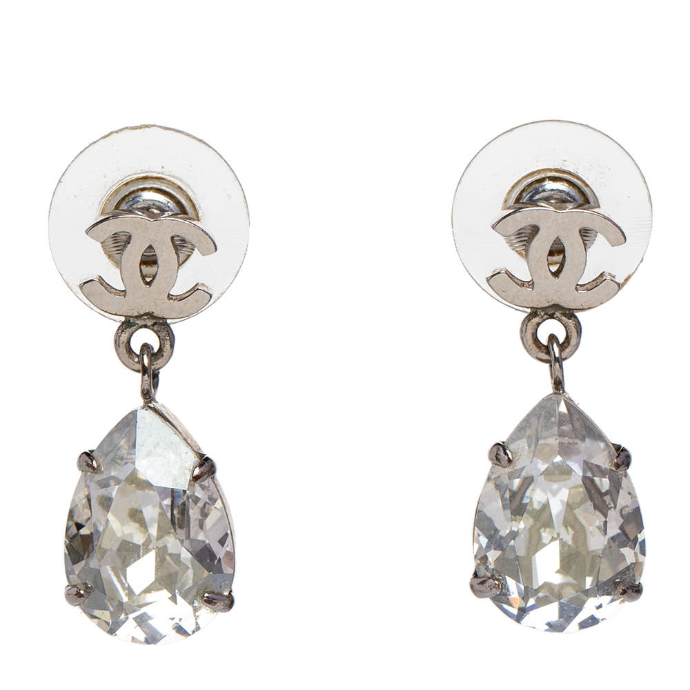 مملوكة مسبقًا أقراط شانيل فضي اللون CC كريستال