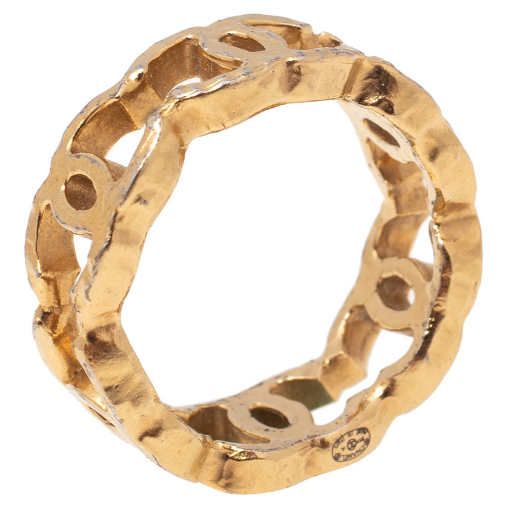 مملوكة مسبقًا Chanel CC Gold Tone Band Ring Size 51