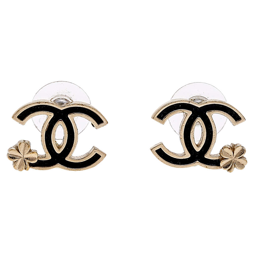 مملوكة مسبقًا Chanel Gold Tone Enamel CC Clover Stud Earrings