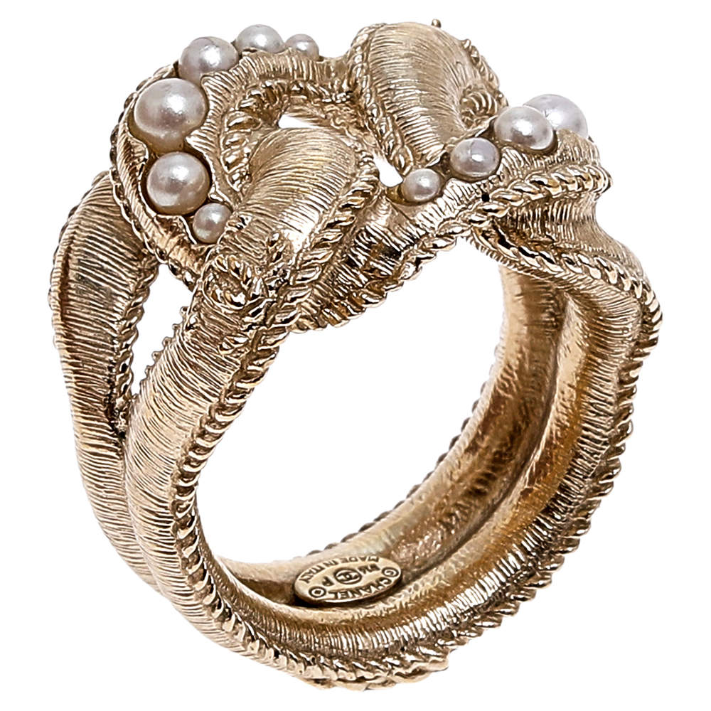 مملوكة مسبقًا Chanel Pale Gold Tone faux Pearl Cocktail Ring Size 53