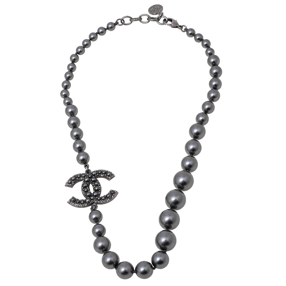 Chanel 100th Anniversary White Glass Pearl Chocker Necklace (2021) at  1stDibs | chanel 100th anniversary pearl necklace, chanel 100th anniversary  necklace, chanel pearl necklace 2021