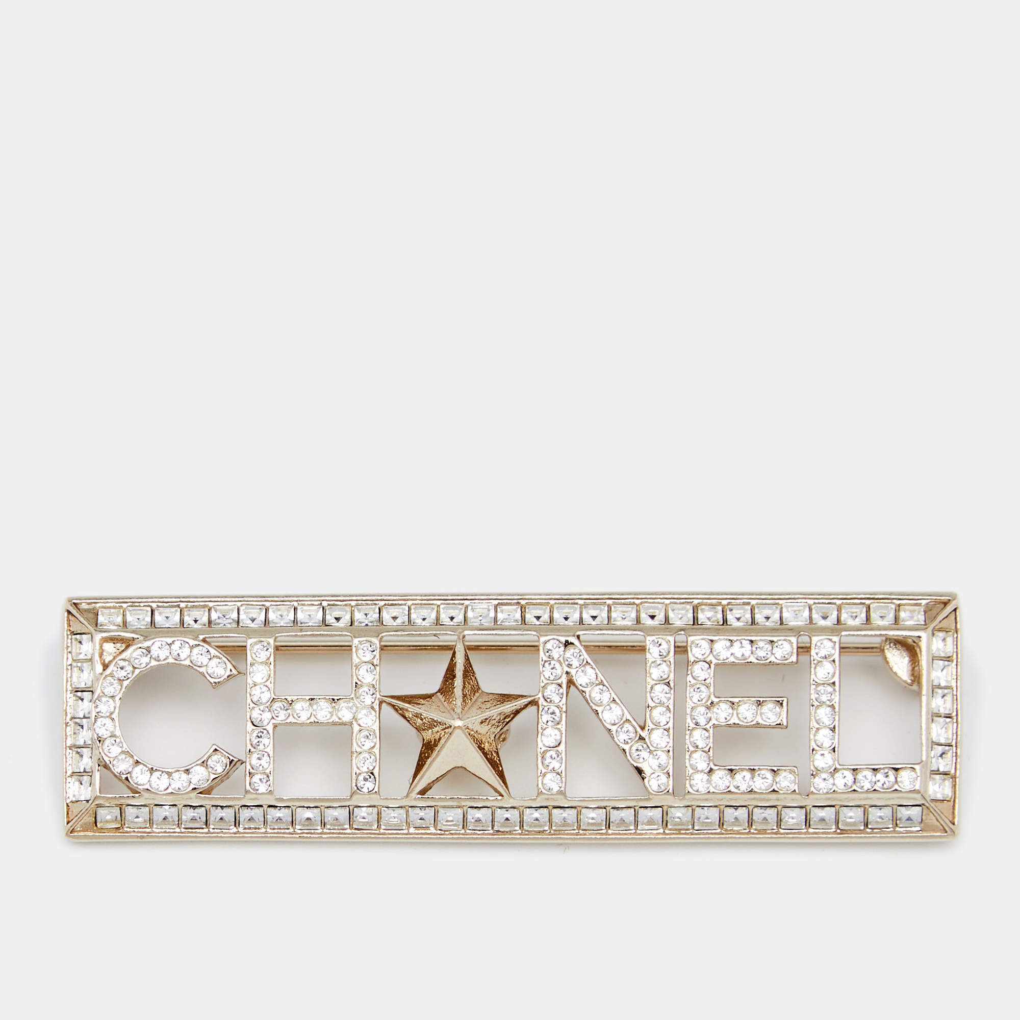 مملوكة مسبقًا Chanel Gold Tone Crystal Star Logo Pin Brooch