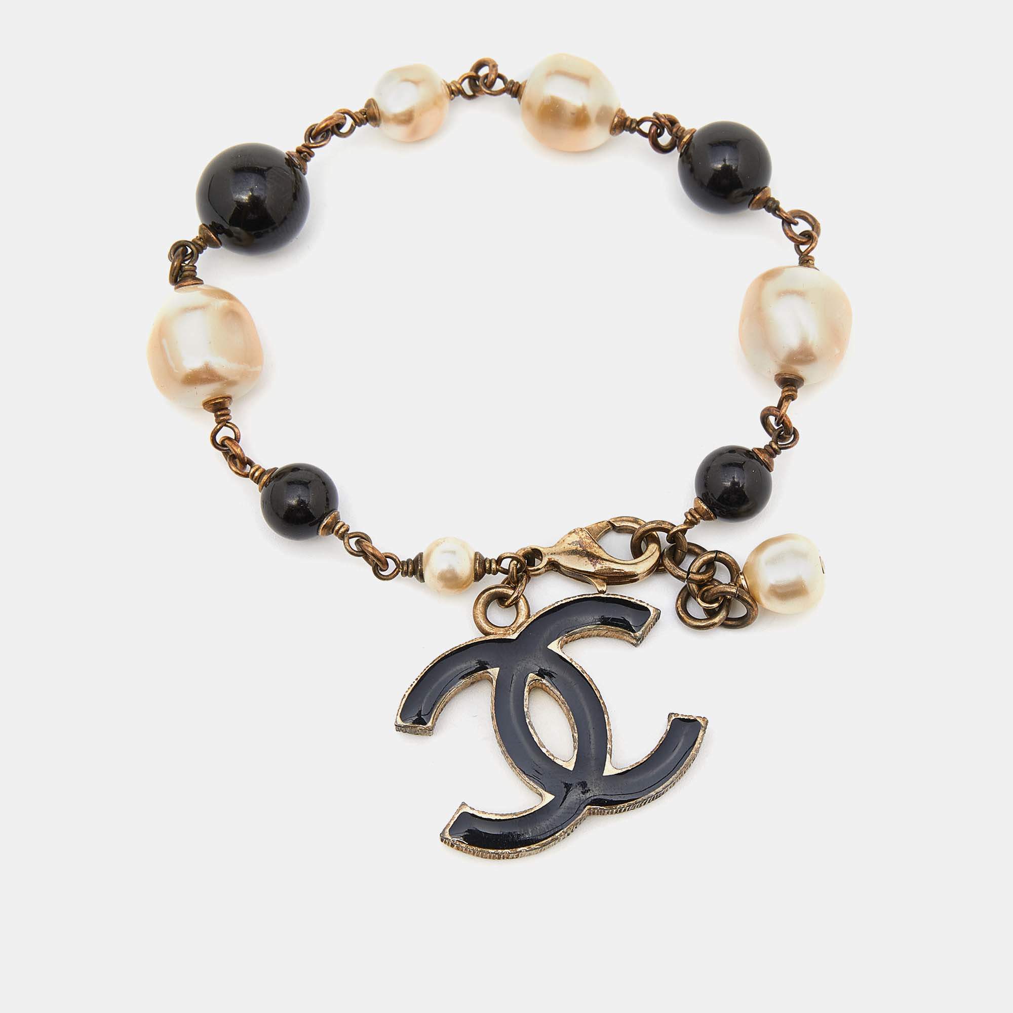 Pre Owned سوار شانيل CC إيناميل أسود وكريمي