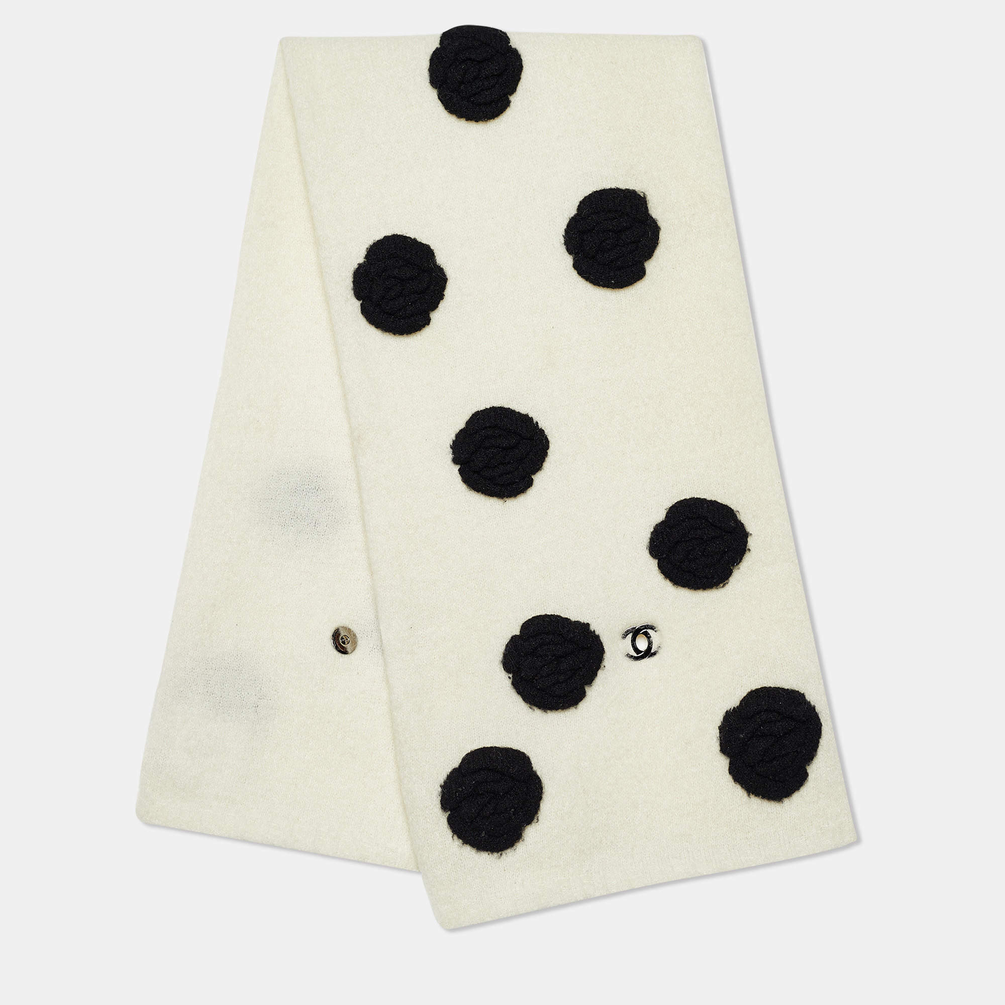 مملوكة مسبقًا Chanel Monochrome Camellia Applique Turnlock Tube Scarf