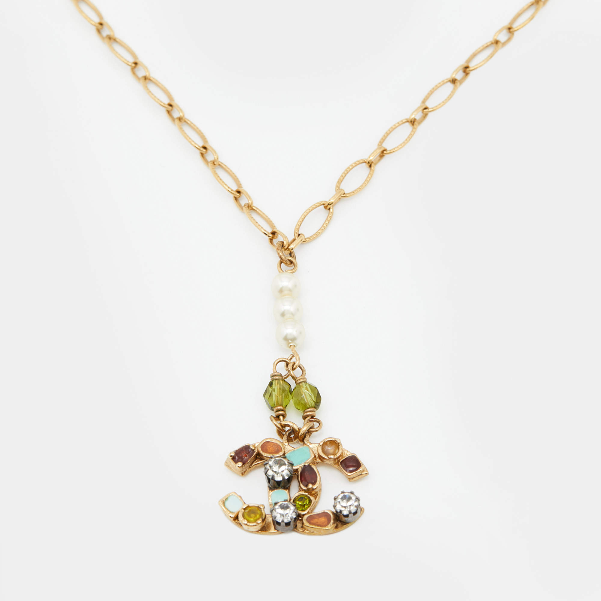 مملوكة مسبقًا Chanel Gold Tone Multicolor Crystal Embedded CC Charm Necklace