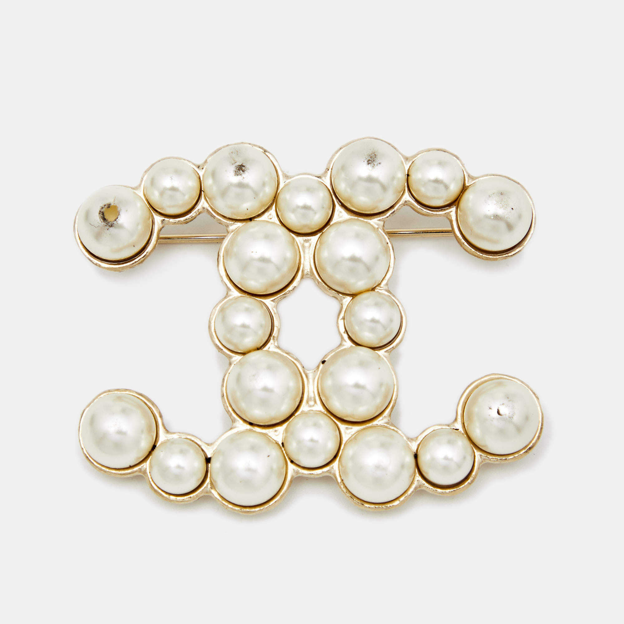 Pre Owned Chanel CC Faux Pearl Gold Tone Brooch