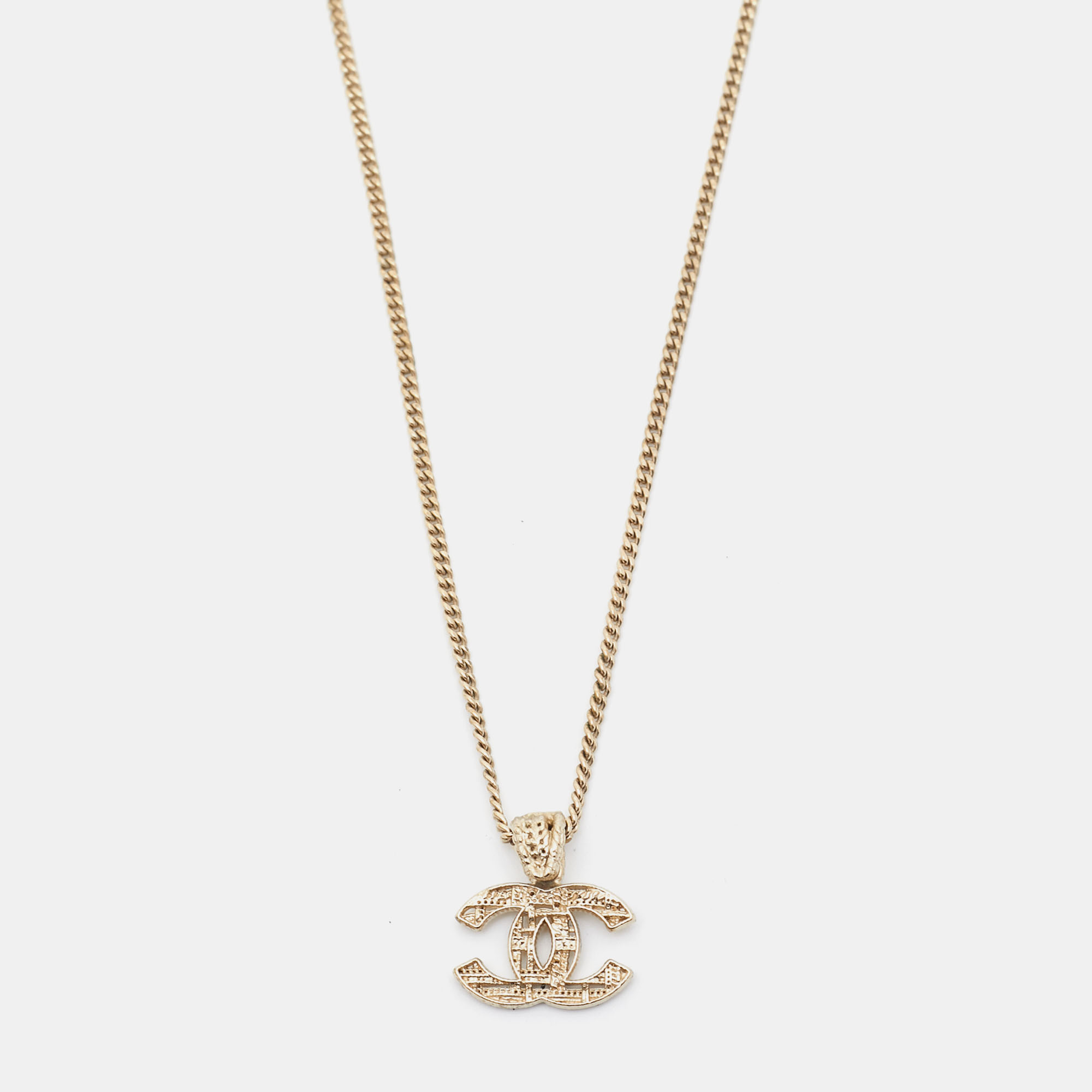 Pre Owned Chanel Pale Gold Tone Tweed Patterned Pendant Necklace