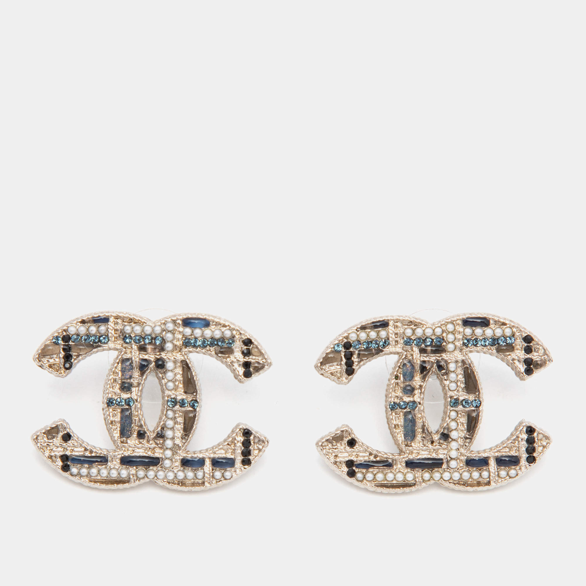 مملوكة مسبقًا Chanel CC Enamel Crystals Faux Pearls Silver Tone Earrings