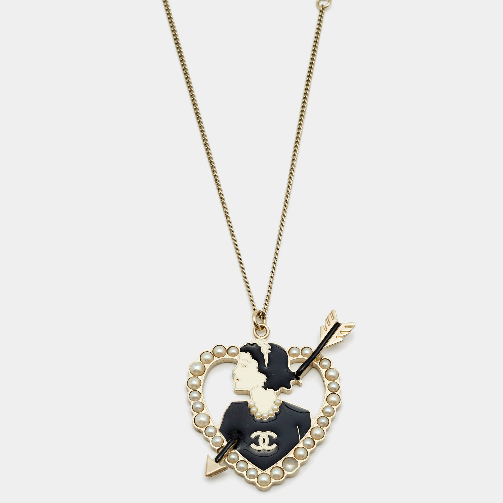 Pre Owned Chanel Coco Heart Enamel Faux Pearl Gold Tone Necklace 