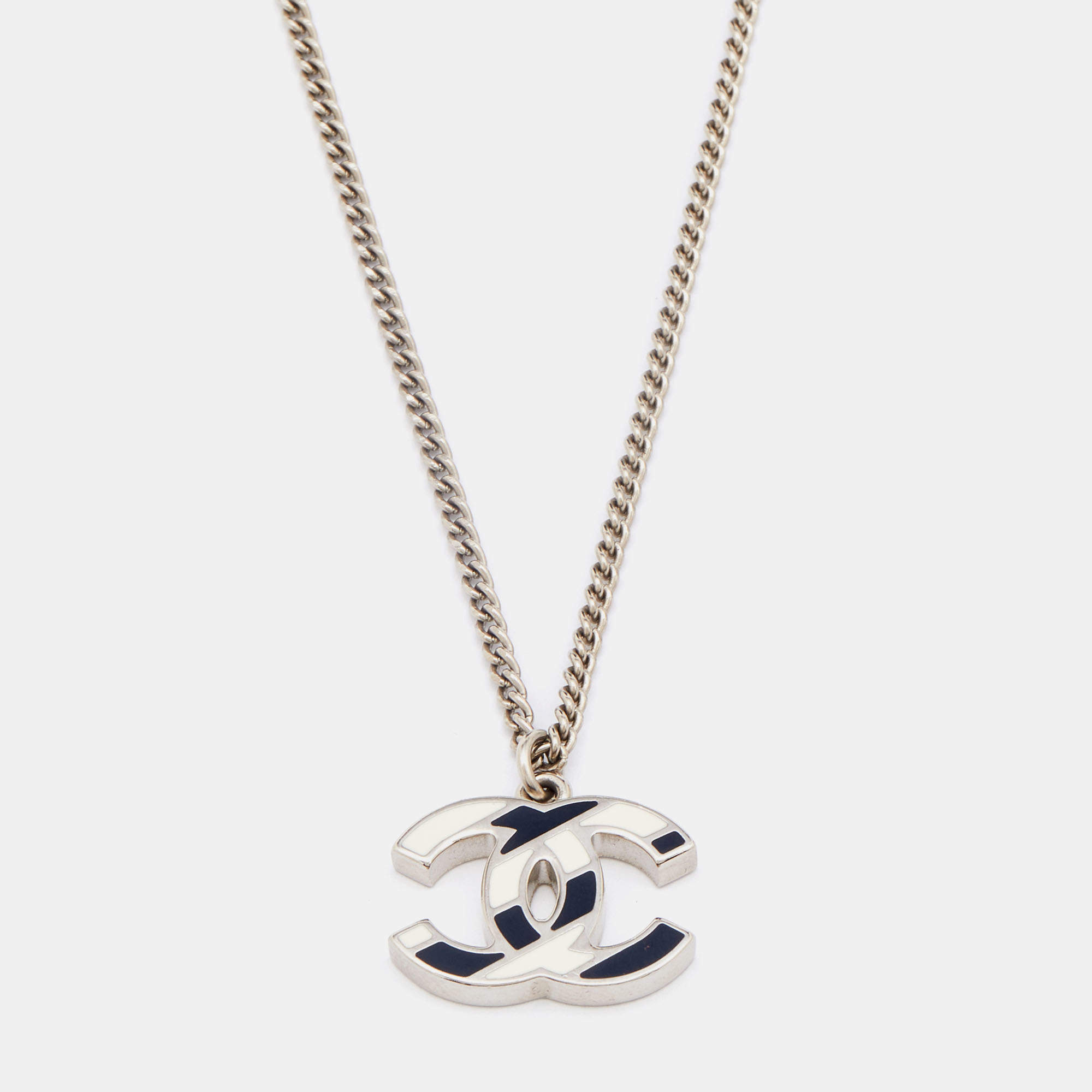 Pre Owned Chanel Bicolor Striped Enamel CC Silver Tone Chain Necklace