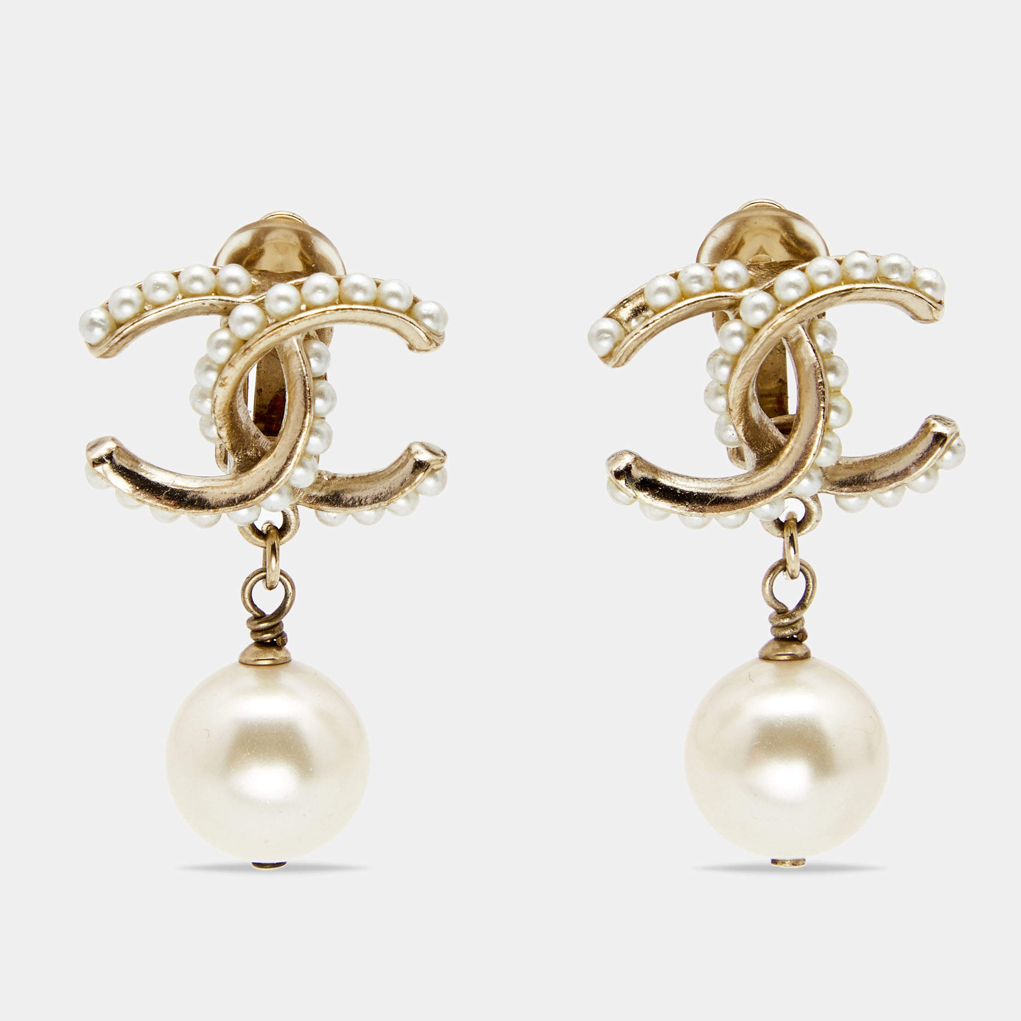 Pre Owned Chanel CC Faux Pearl Gold Tone Clip-On Drop Earrings