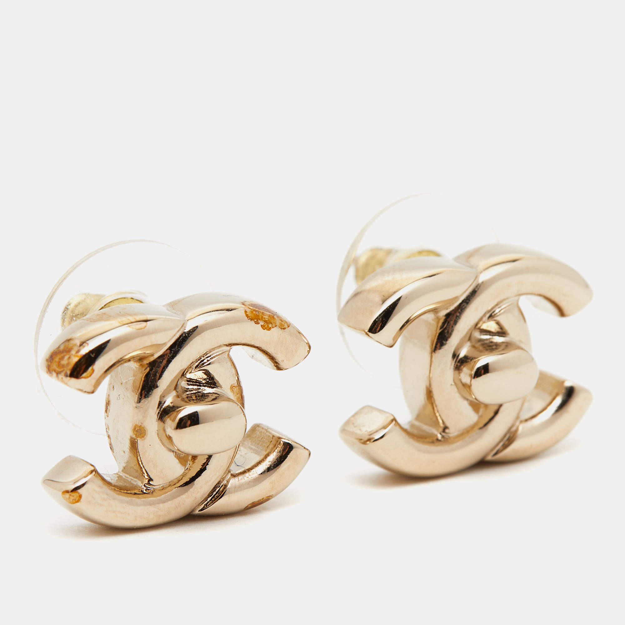 مملوكة مسبقًا Chanel CC Turnlock Motif Gold Tone Stud Earrings