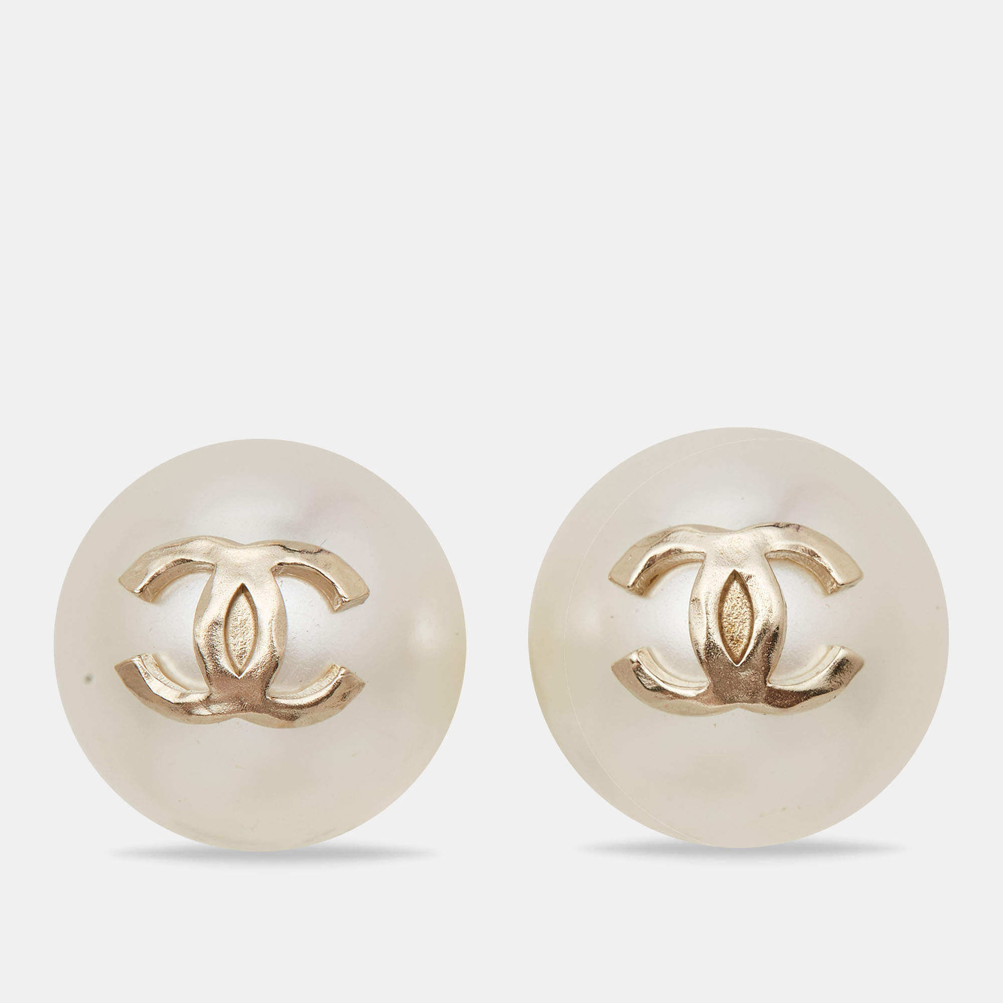 Pre Owned Chanel CC Faux Pearl Gold Tone Stud Earrings