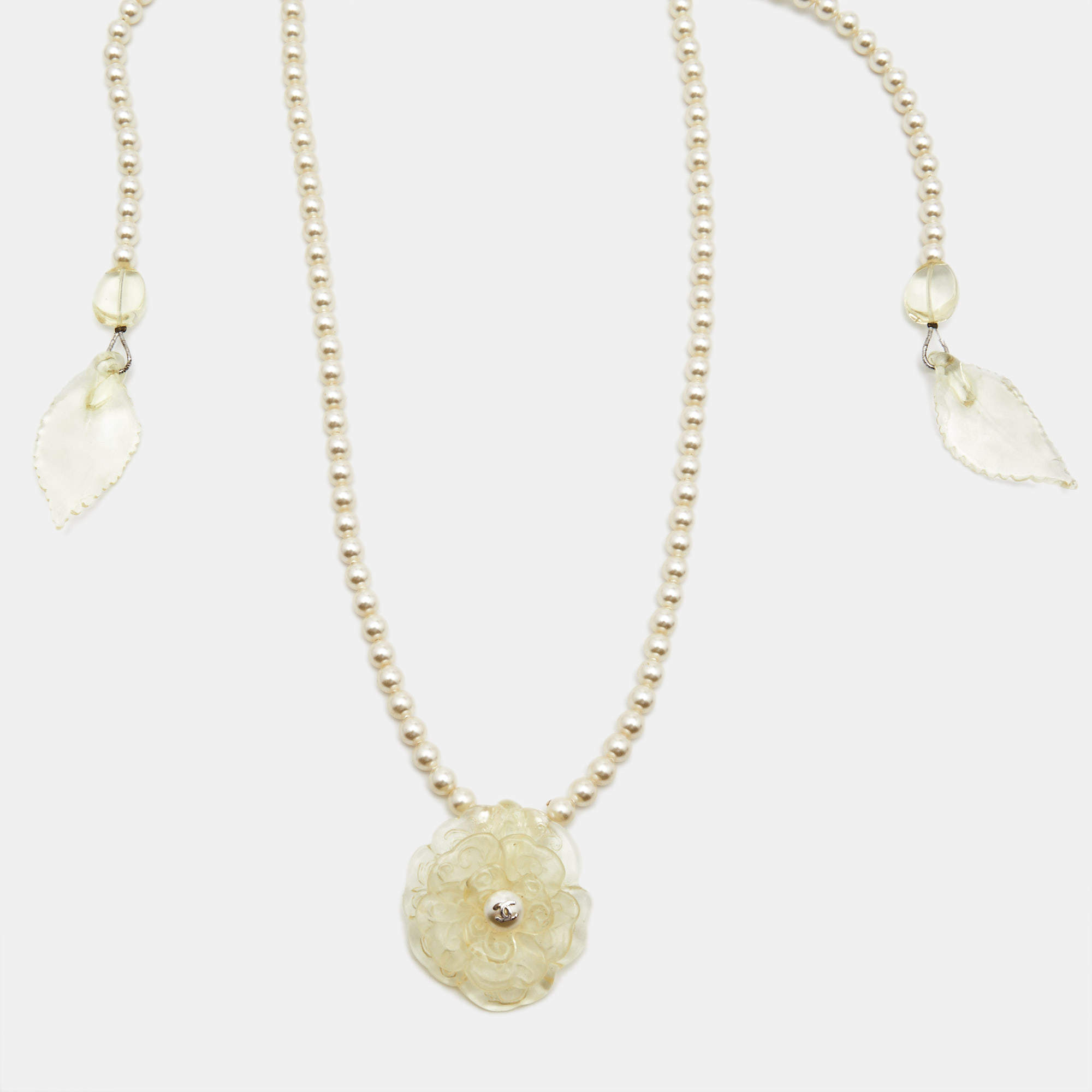Pre Owned Chanel CC Camelia Plastic Faux Pearl Silver Tone Necklace