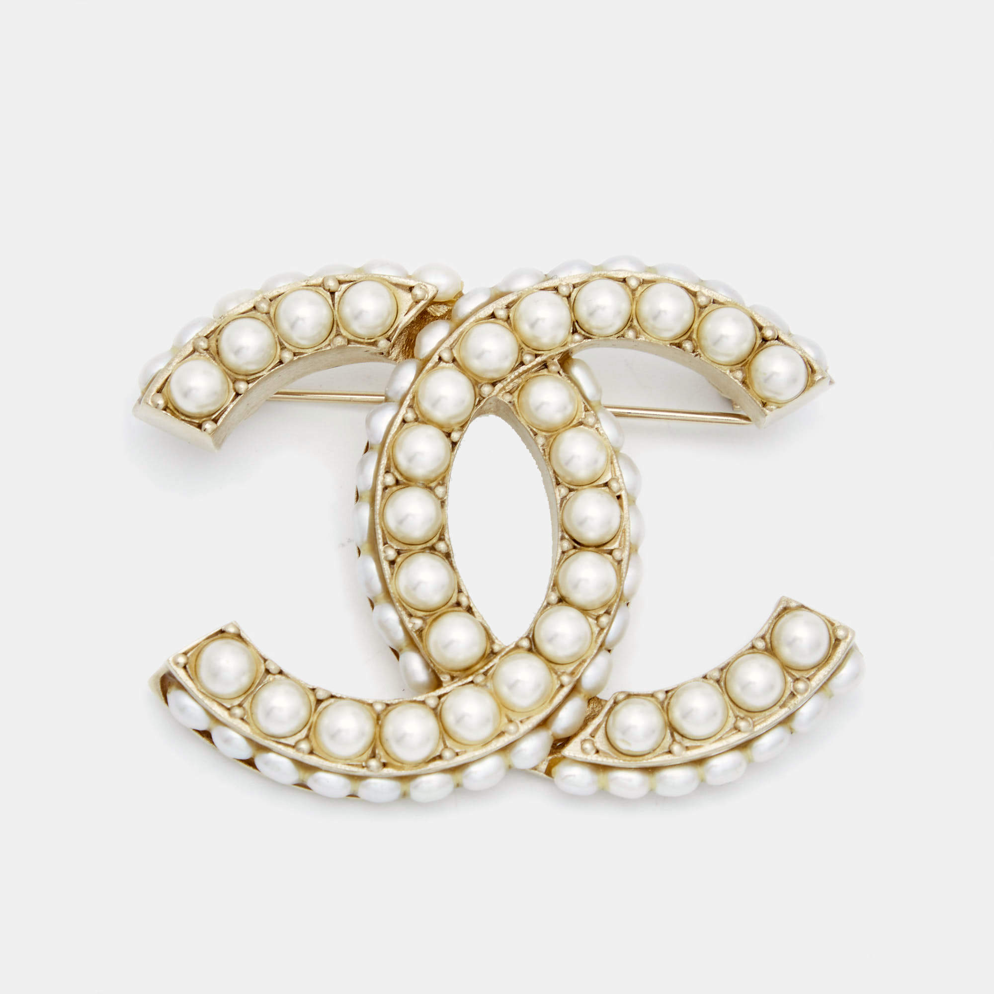 Pre Owned Chanel CC Faux Pearl Gold Tone Brooch