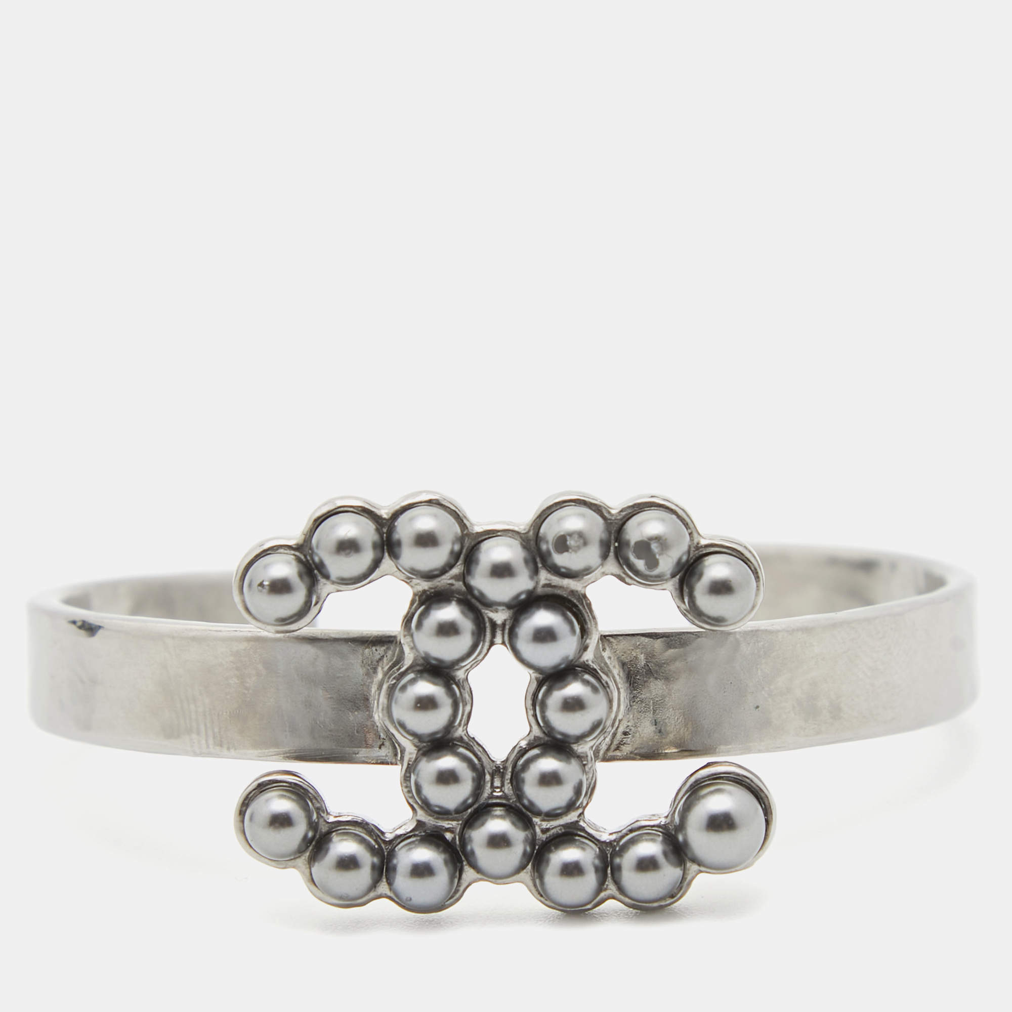 Pre Owned Chanel  CC Grey Faux Pearls Gunmetal Tone Bracelet