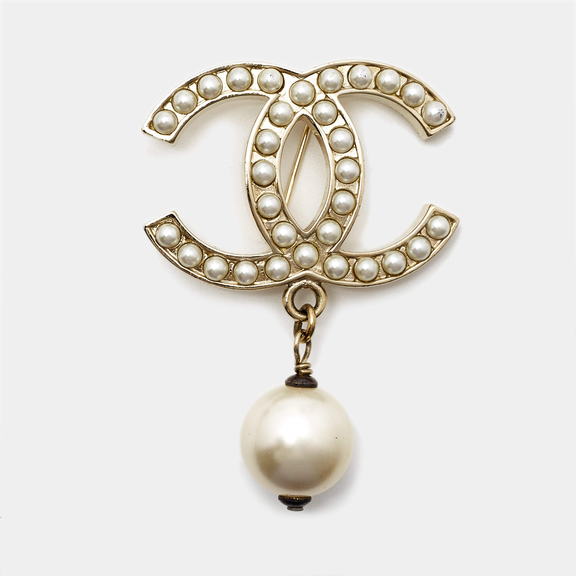 Pre Owned Chanel CC Faux Pearl Gold Tone Brooch