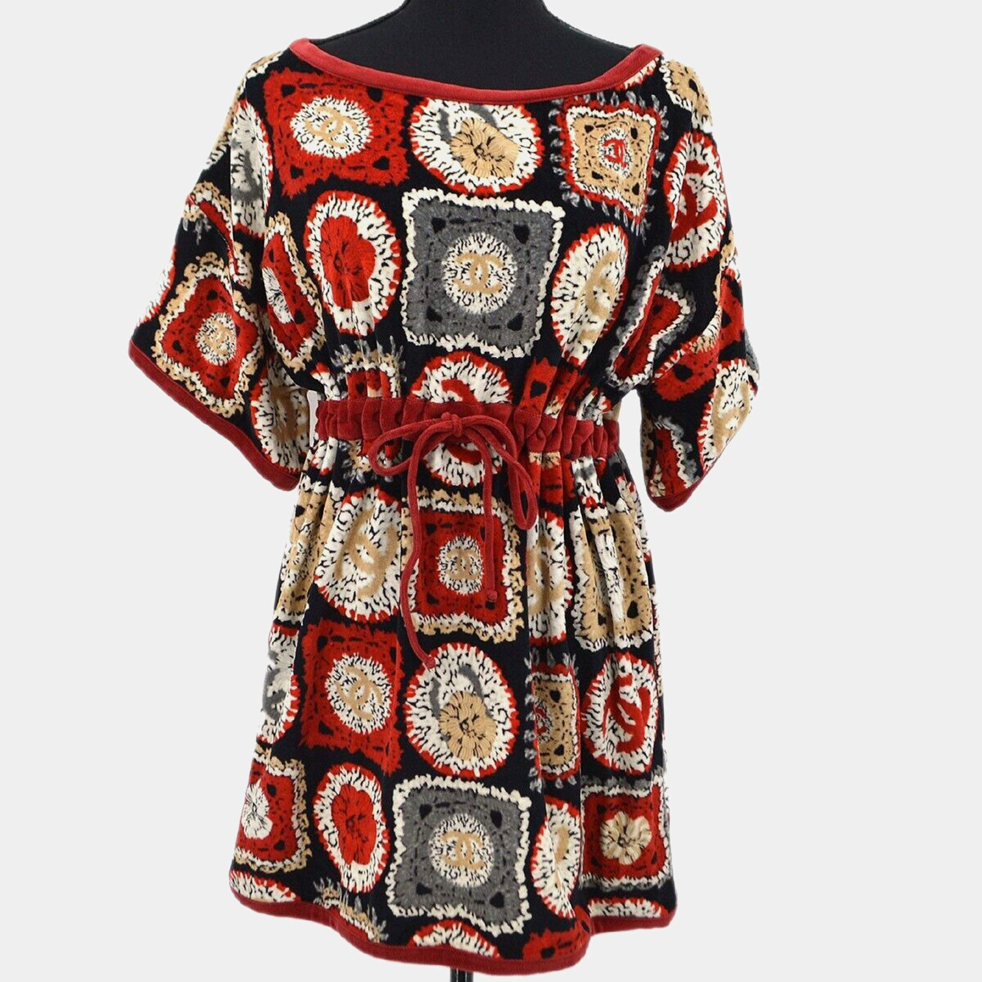 مملوكة مسبقًا توب شانيل خط رياضي كم قصير أحمر #38