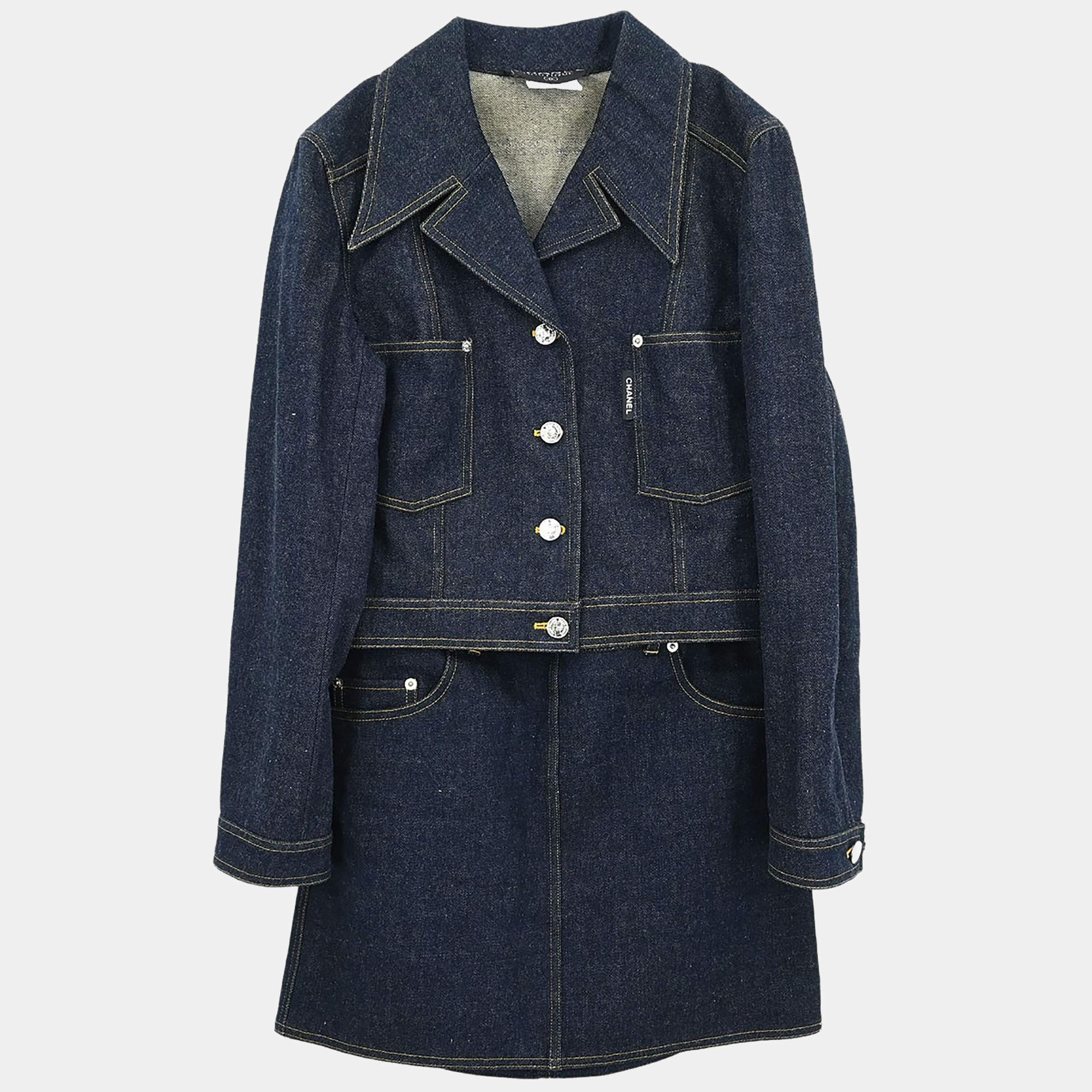 Pre Owned جاكيت بدلة وتَنُّورَة شانيِل نيفي مقاس 40 و38