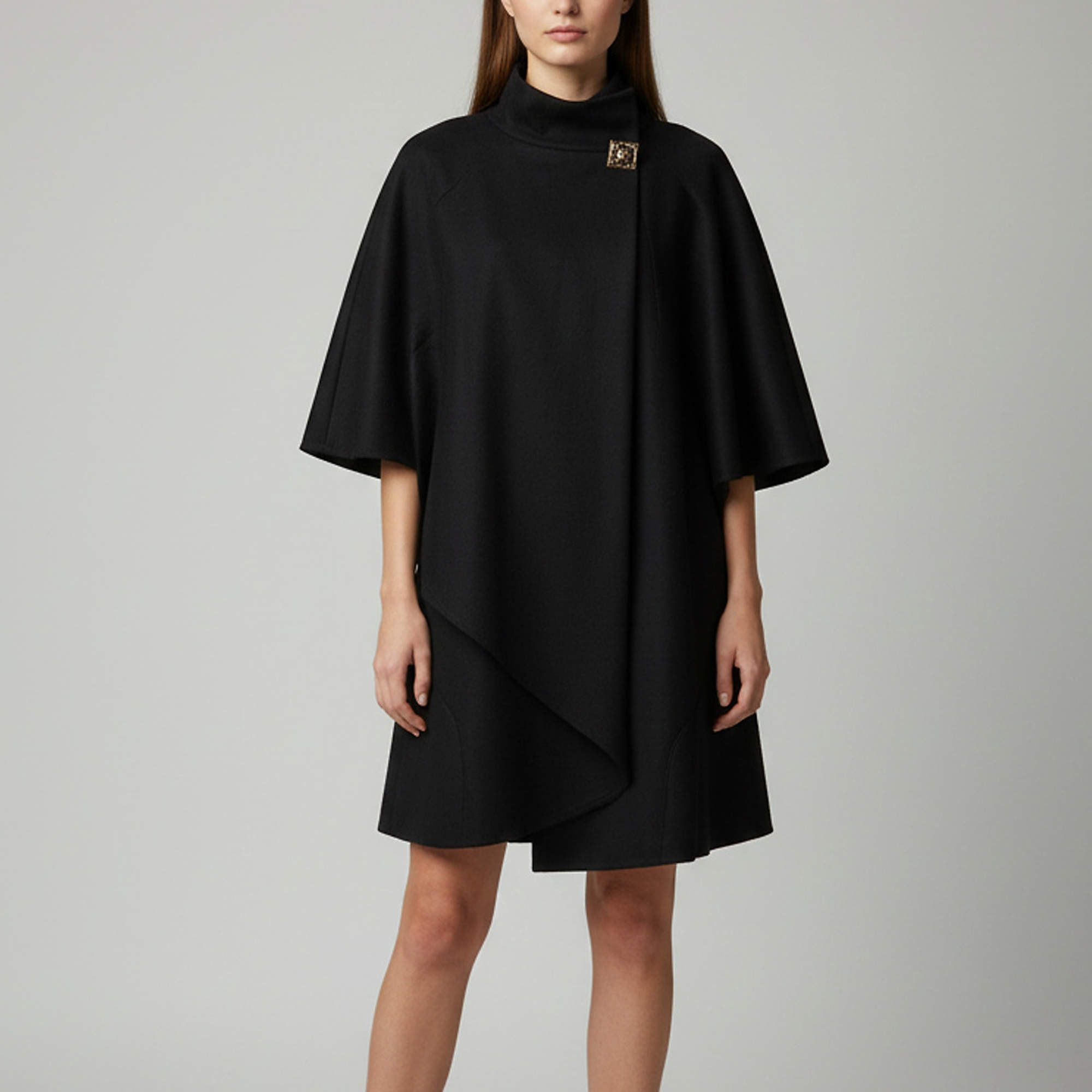 مملوكة مسبقًا Chanel Black Wool & Cashmere Brooch Detail Cape M