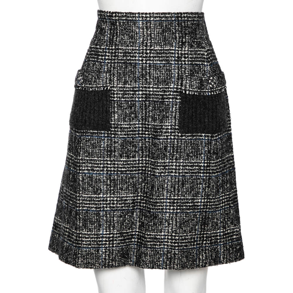 مملوكة مسبقًا Chanel Black Patterned Wool Mini Skirt L