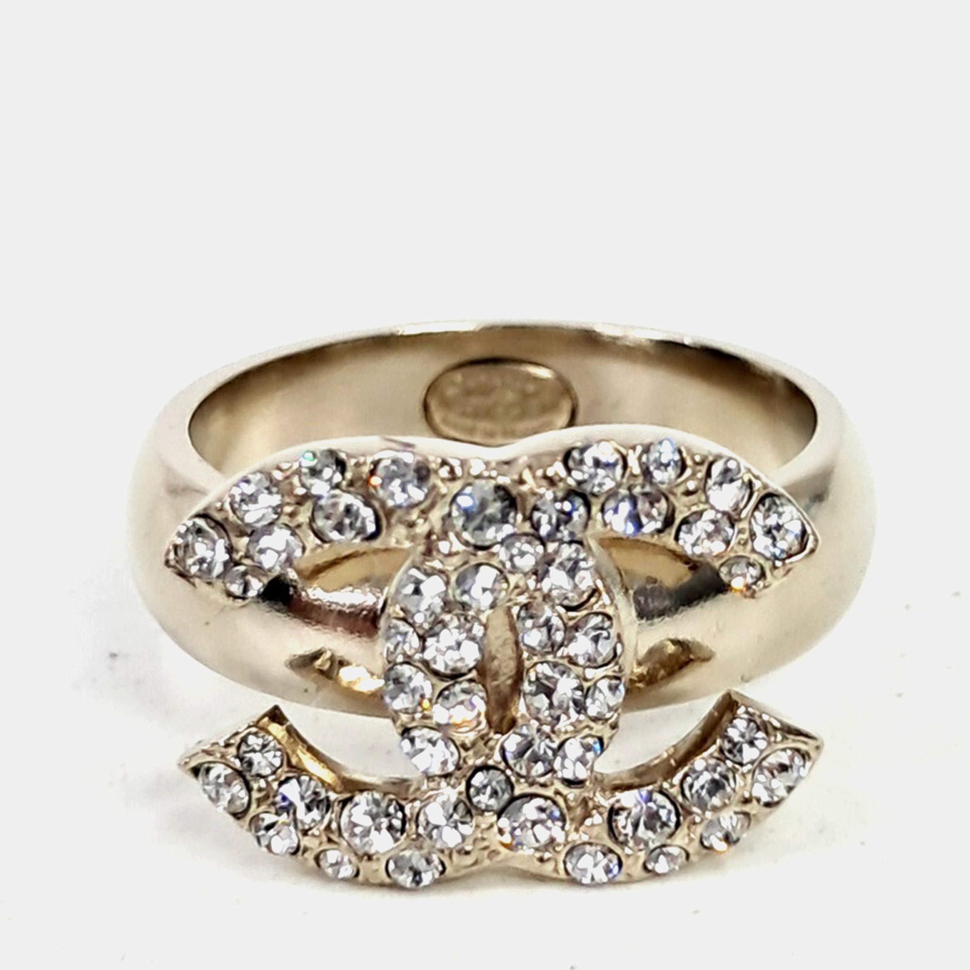مملوكة مسبقًا Chanel CC Gold Crystals Ring EU 54