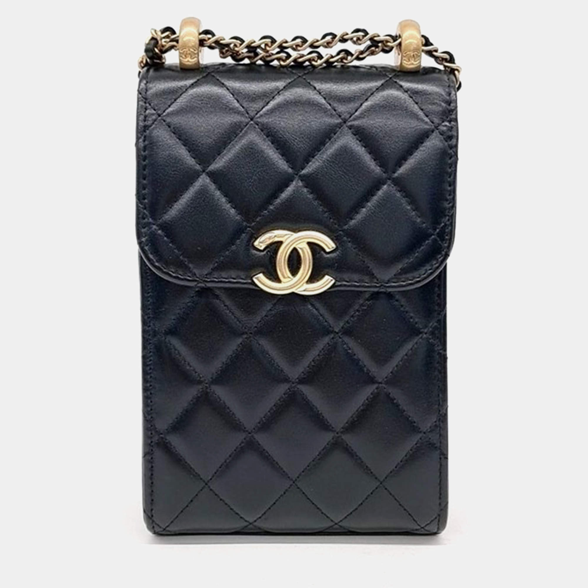 Pre Owned Chanel Black Leather Pearl Crush Chain Phone Holder Bag