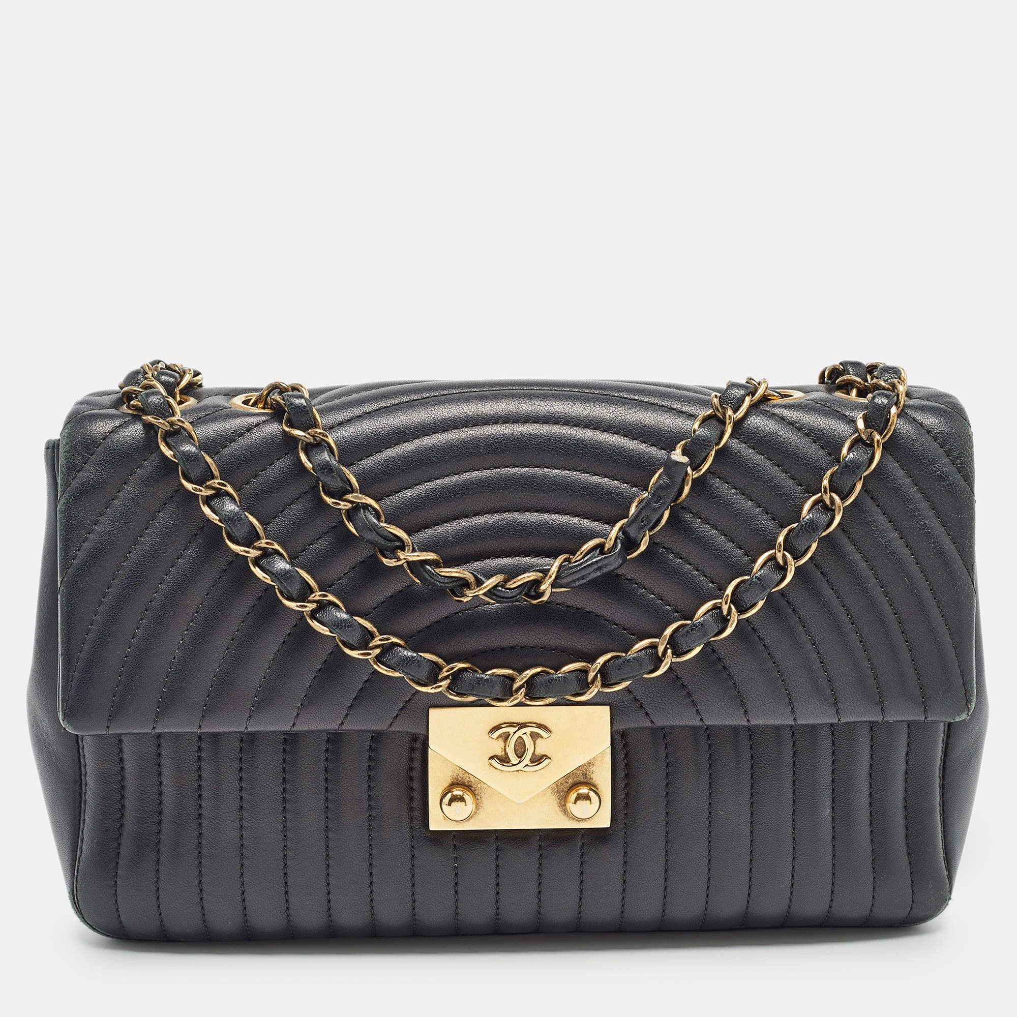 Pre Owned Chanel Black Quilted Leather Medium Pagoda Flap Bag
