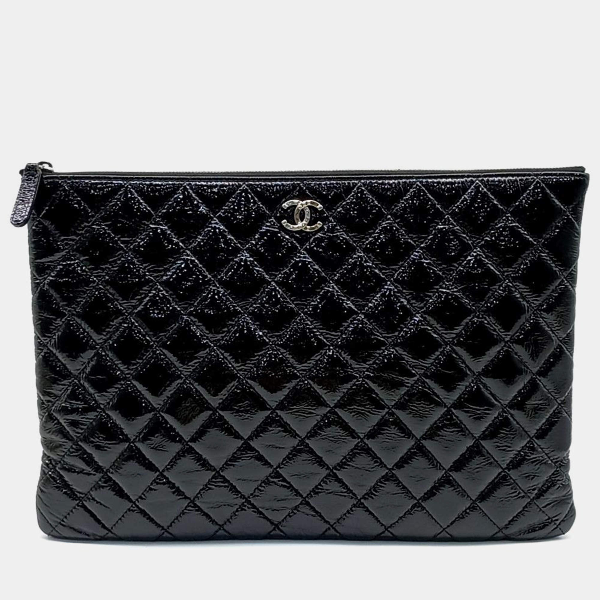 Pre Owned Chanel Black Quilted Leather O-Case Clutch