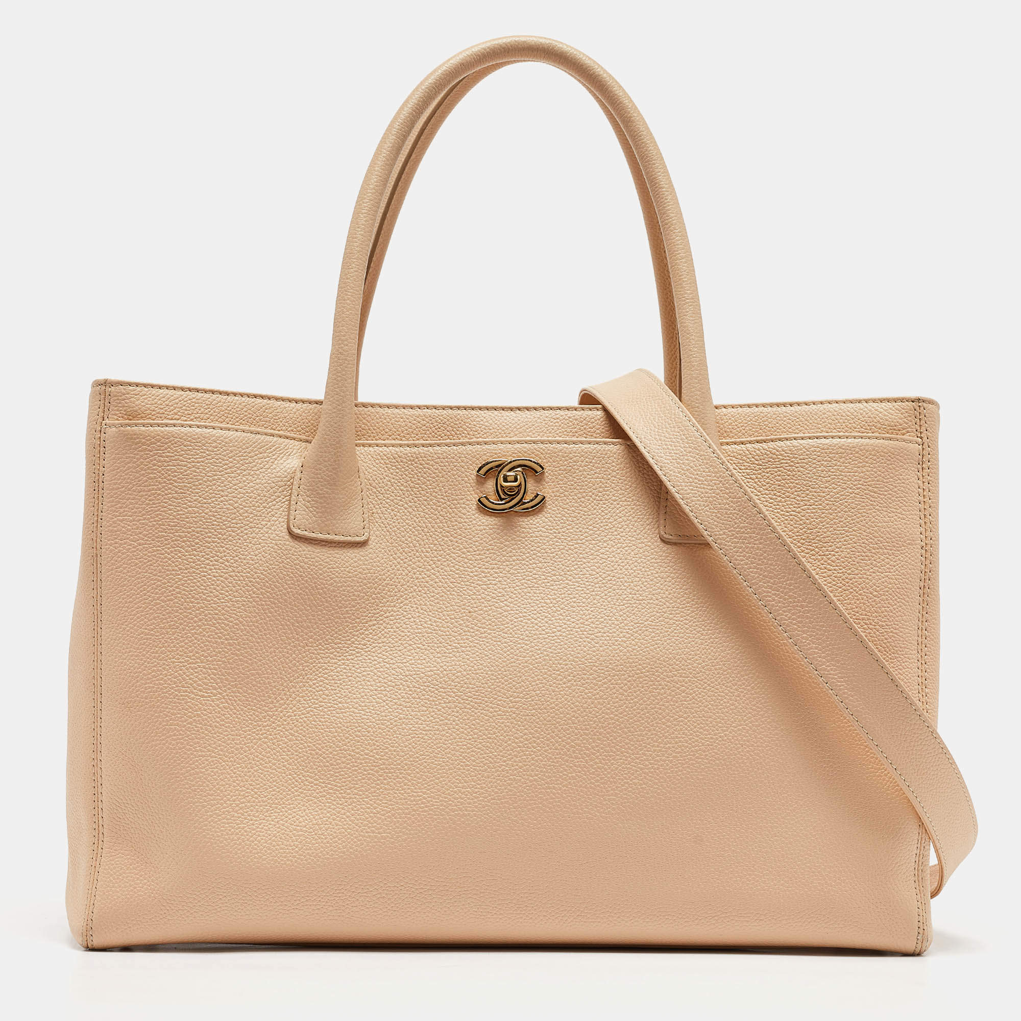 Pre Owned Chanel Light Beige Leather Cerf Shopper Tote
