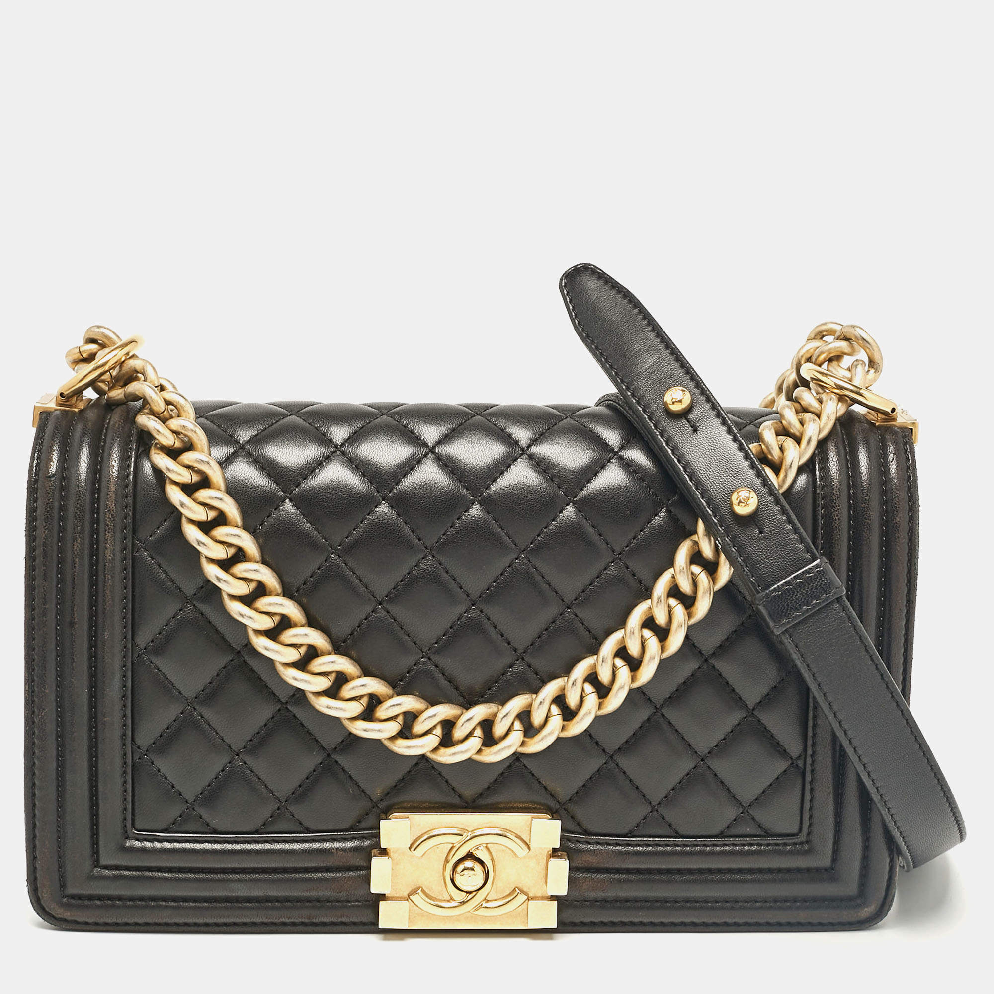 Pre Owned Chanel Black Quilted Leather Medium Boy Flap Bag