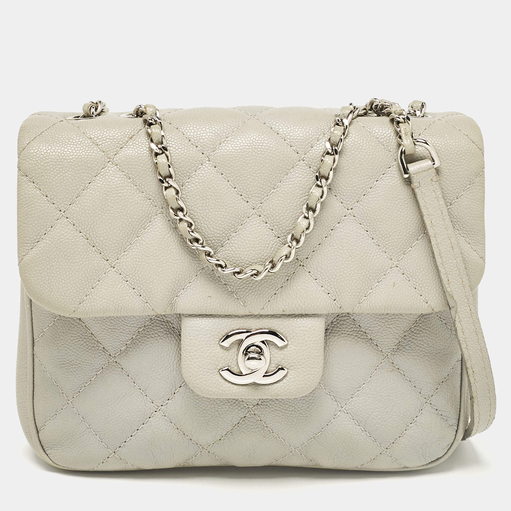 Pre Owned حقيبة شانيل قلاب يربان كومبانيون صغيرة جلد كافيار مبطنة زرقاء ستون