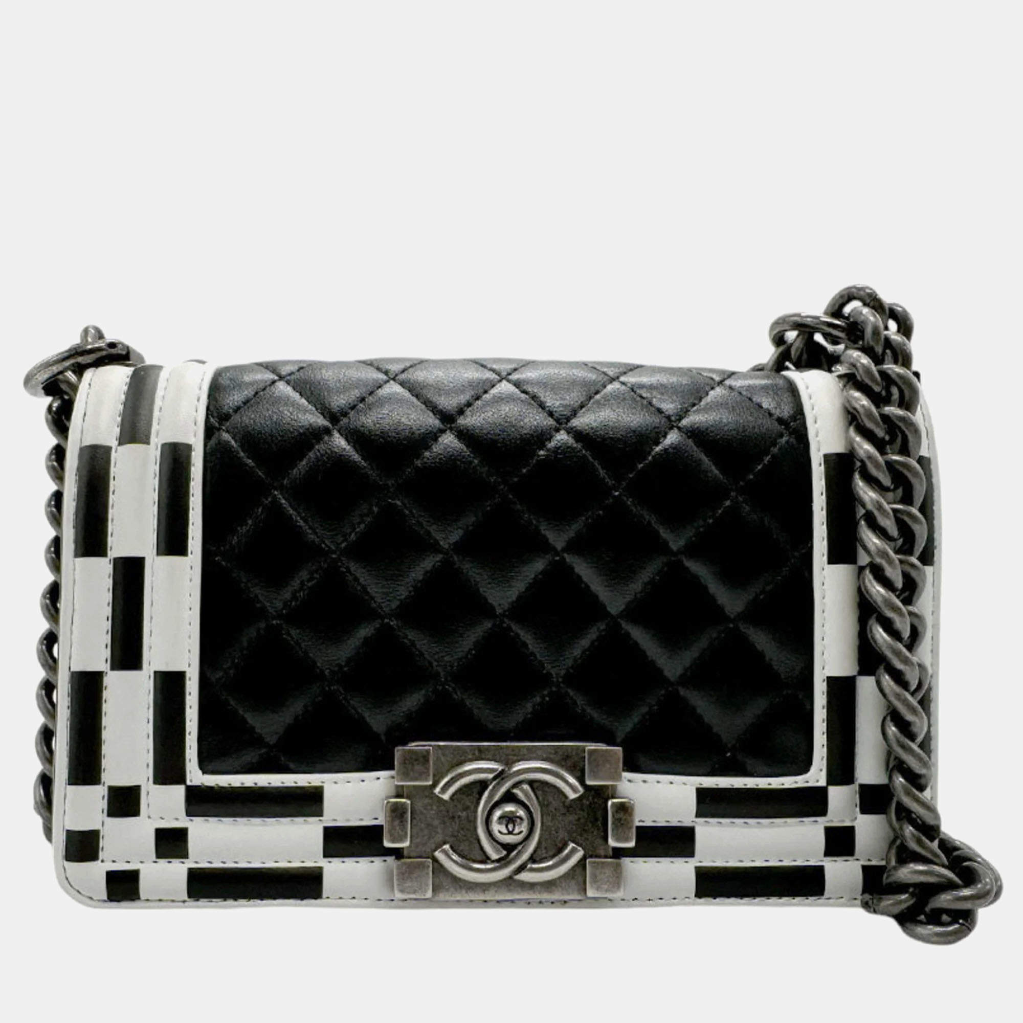 Pre Owned Chanel Black White Leather Boy Shoulder Bag
