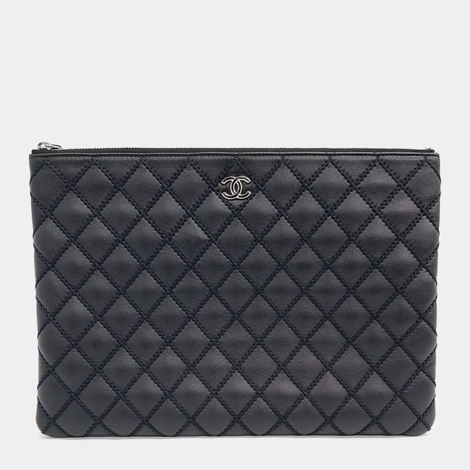Pre Owned Chanel Stitch New Medium Clutch