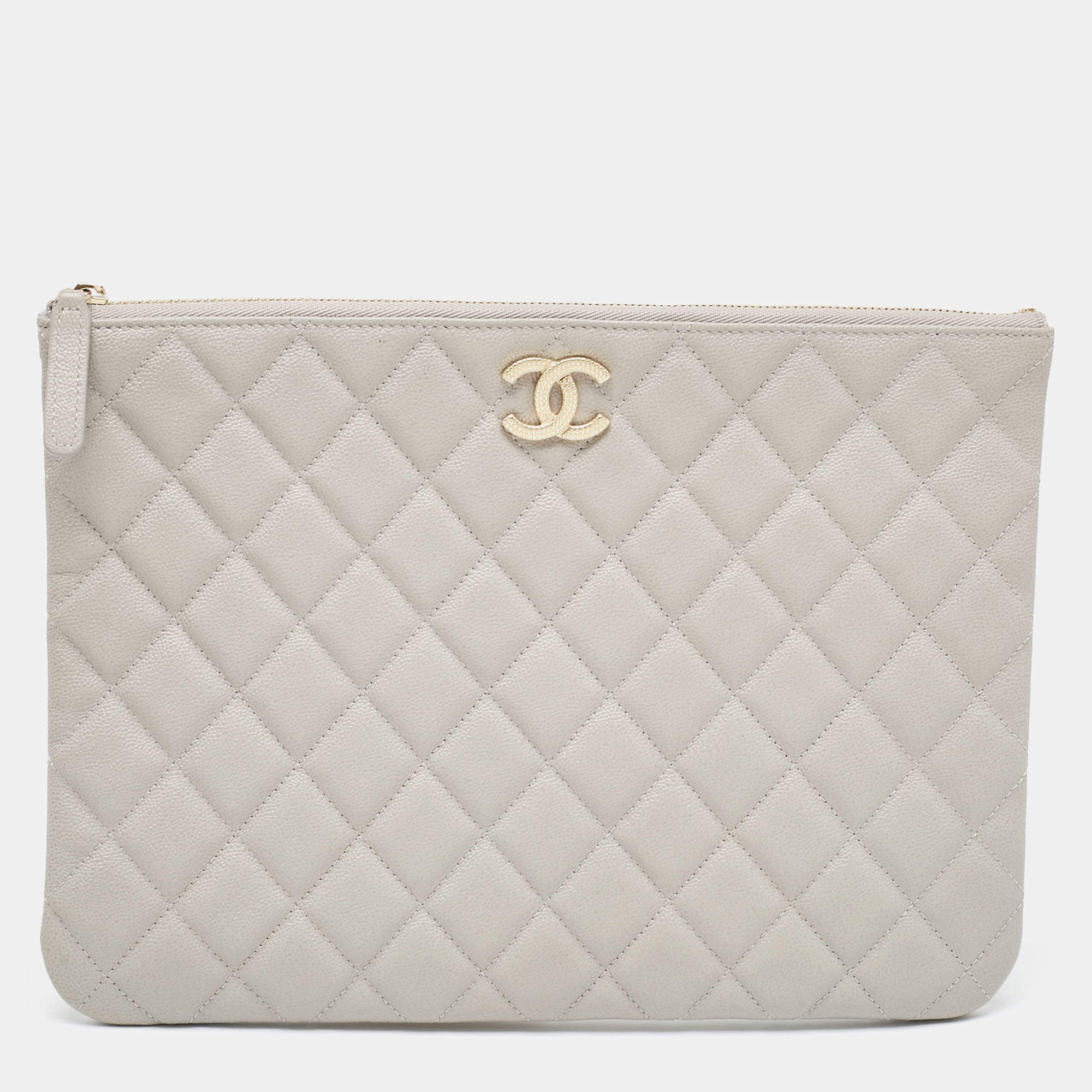 Pre Owned Chanel Grey Quilted Cavair Leather CC Zip Pouch