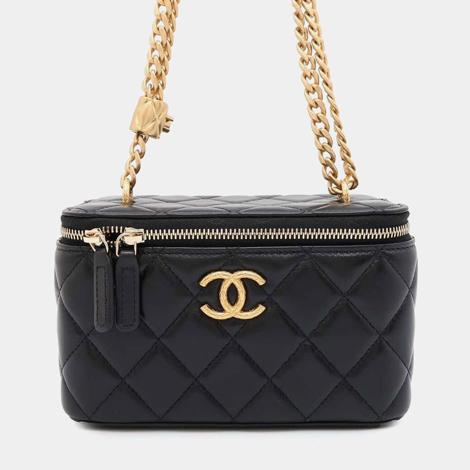Pre Owned Chanel Black Lambskin Matelasse Chain Vanity bag