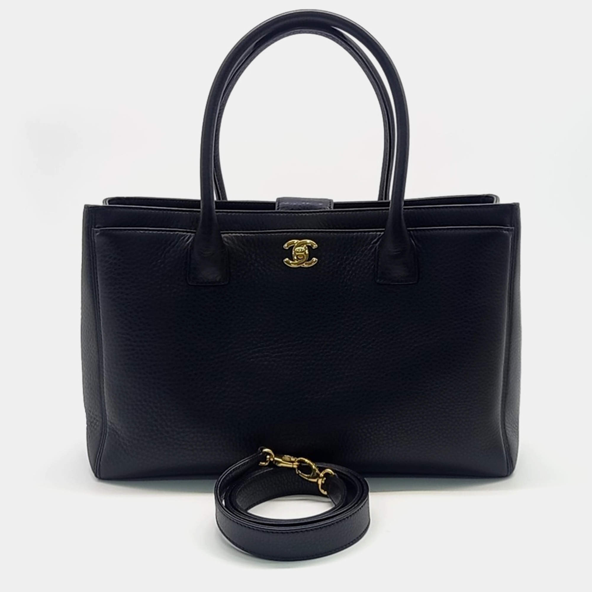 Pre Owned Chanel Black Leather Surf Grand Bag
