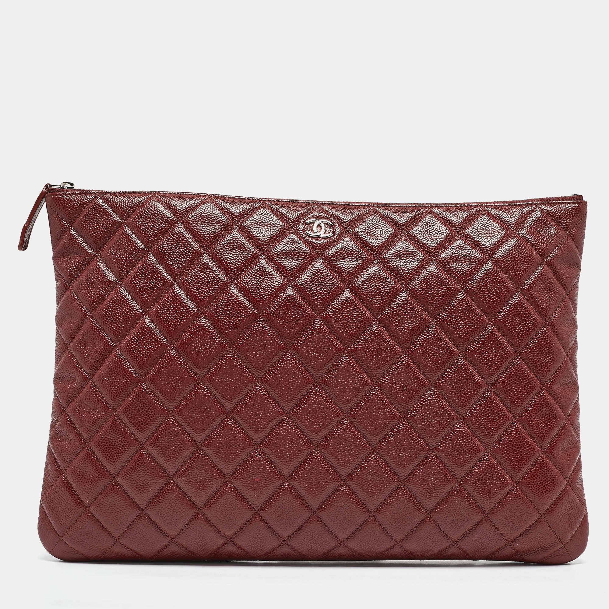 مملوكة مسبقًا Chanel Red Quilted Caviar Leather Large O Case Pouch
