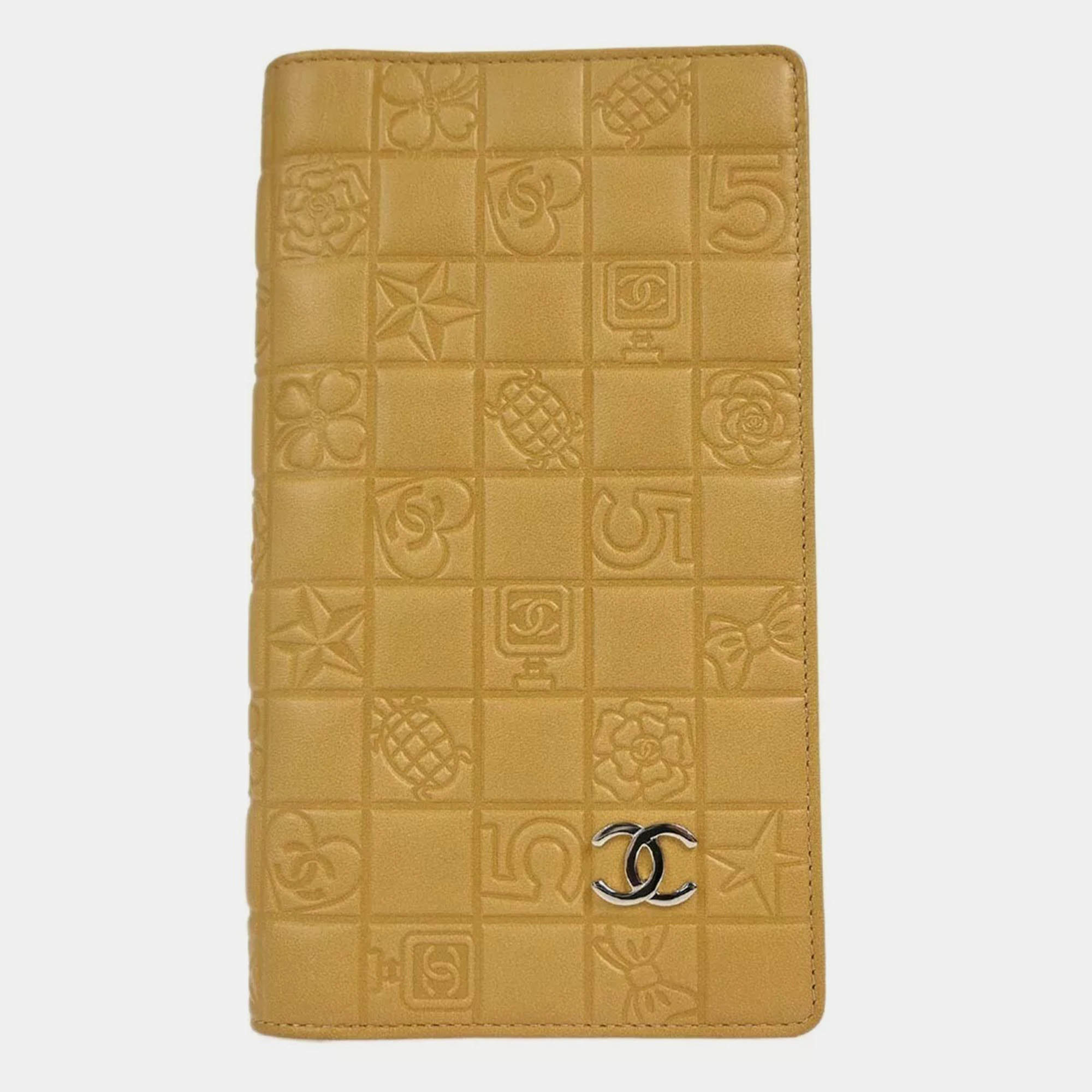 Pre Owned Chanel Beige Lambskin Icon Bifold Wallet  