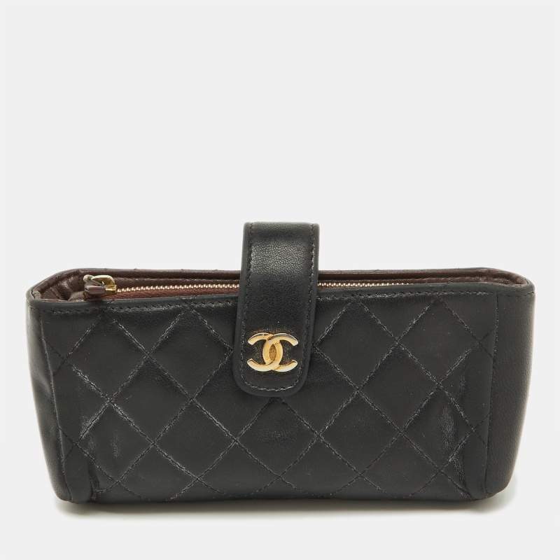 Pre Owned Chanel Black Quilted Leather CC Phone Holder Clutch