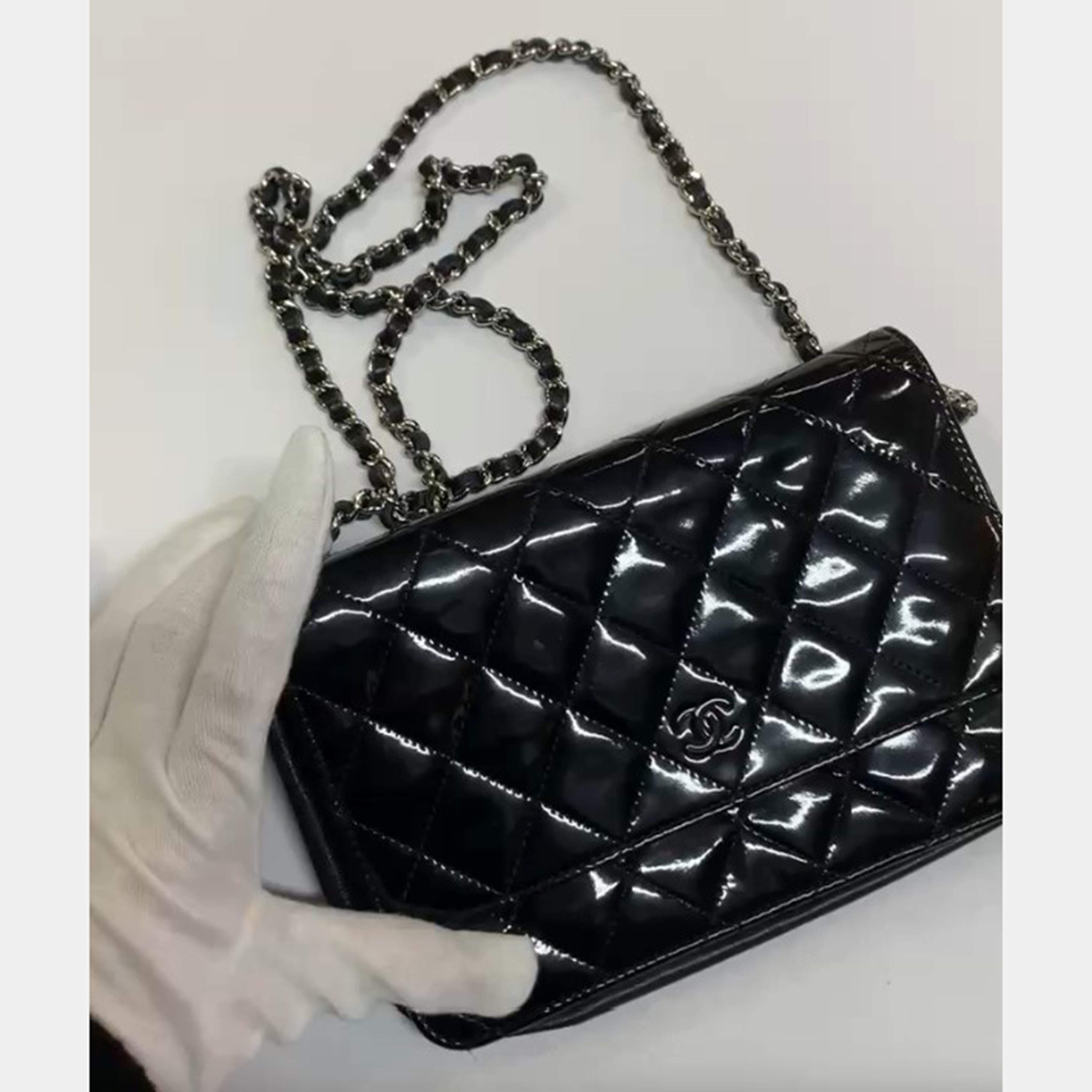 مملوكة مسبقًا Chanel Black Patent Leather Woc Bag