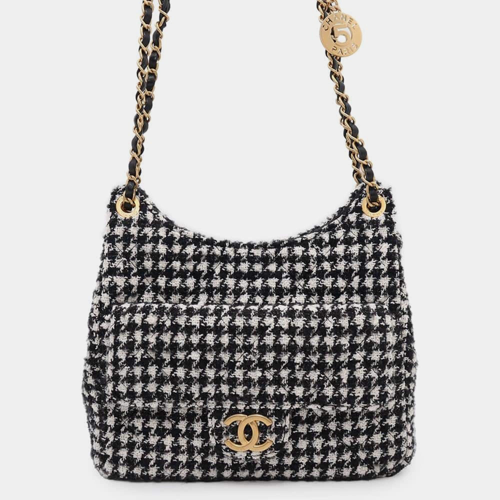 Pre Owned Chanel White/Black Tweed Hobo Bag