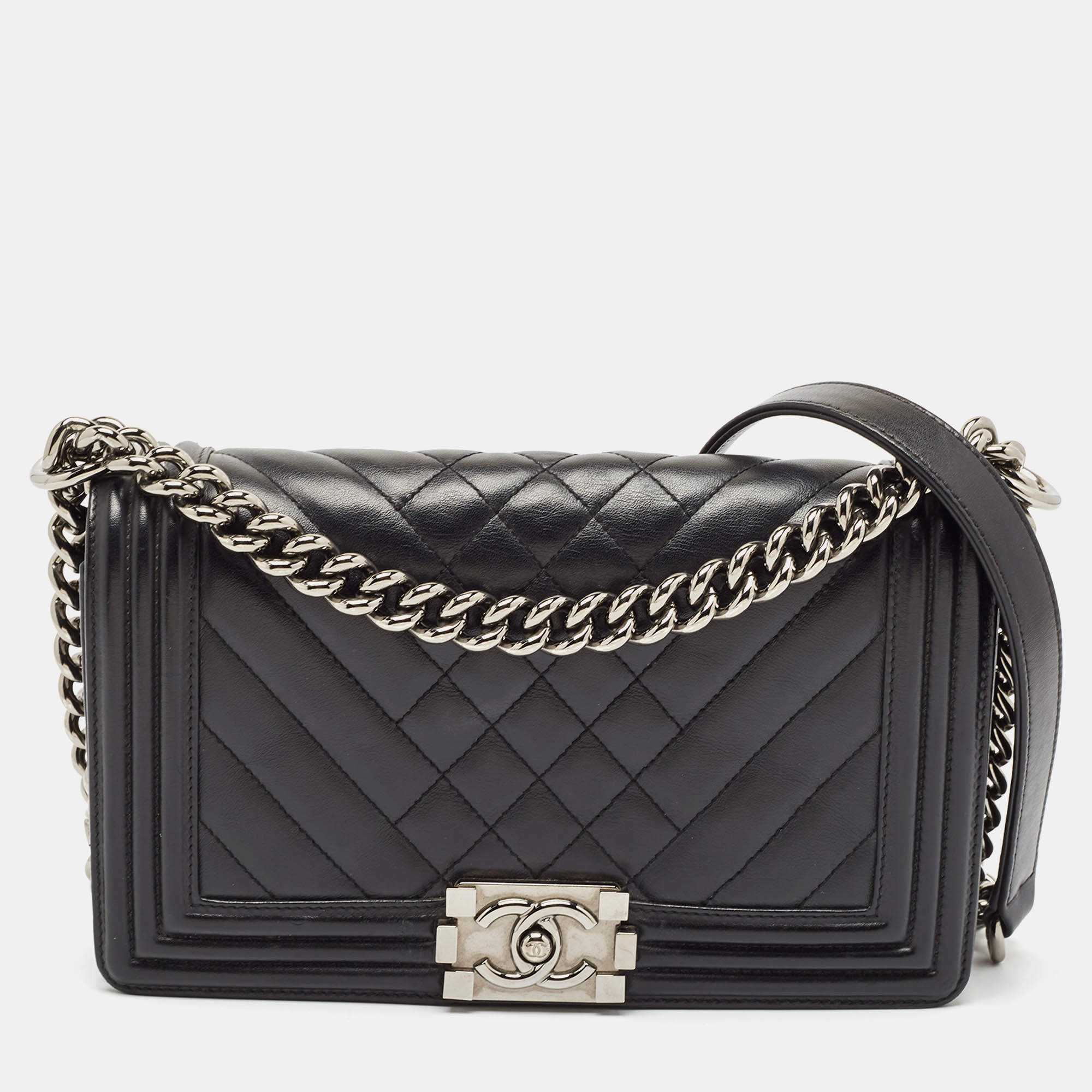 Pre Owned Chanel Black Quilted Leather Medium Boy Flap Bag