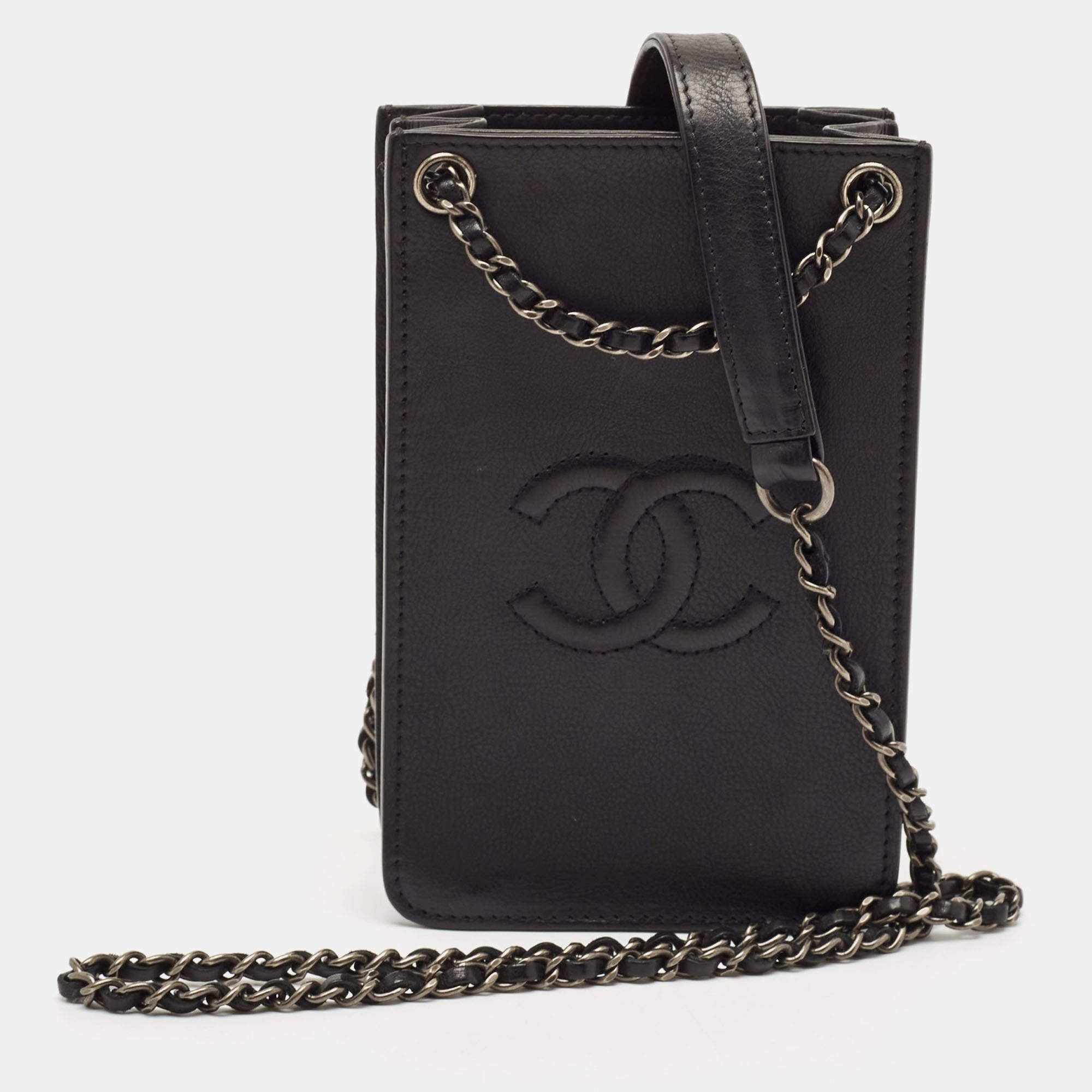 مملوكة مسبقًا Chanel Black Leather CC Phone Holder Crossbody Bag