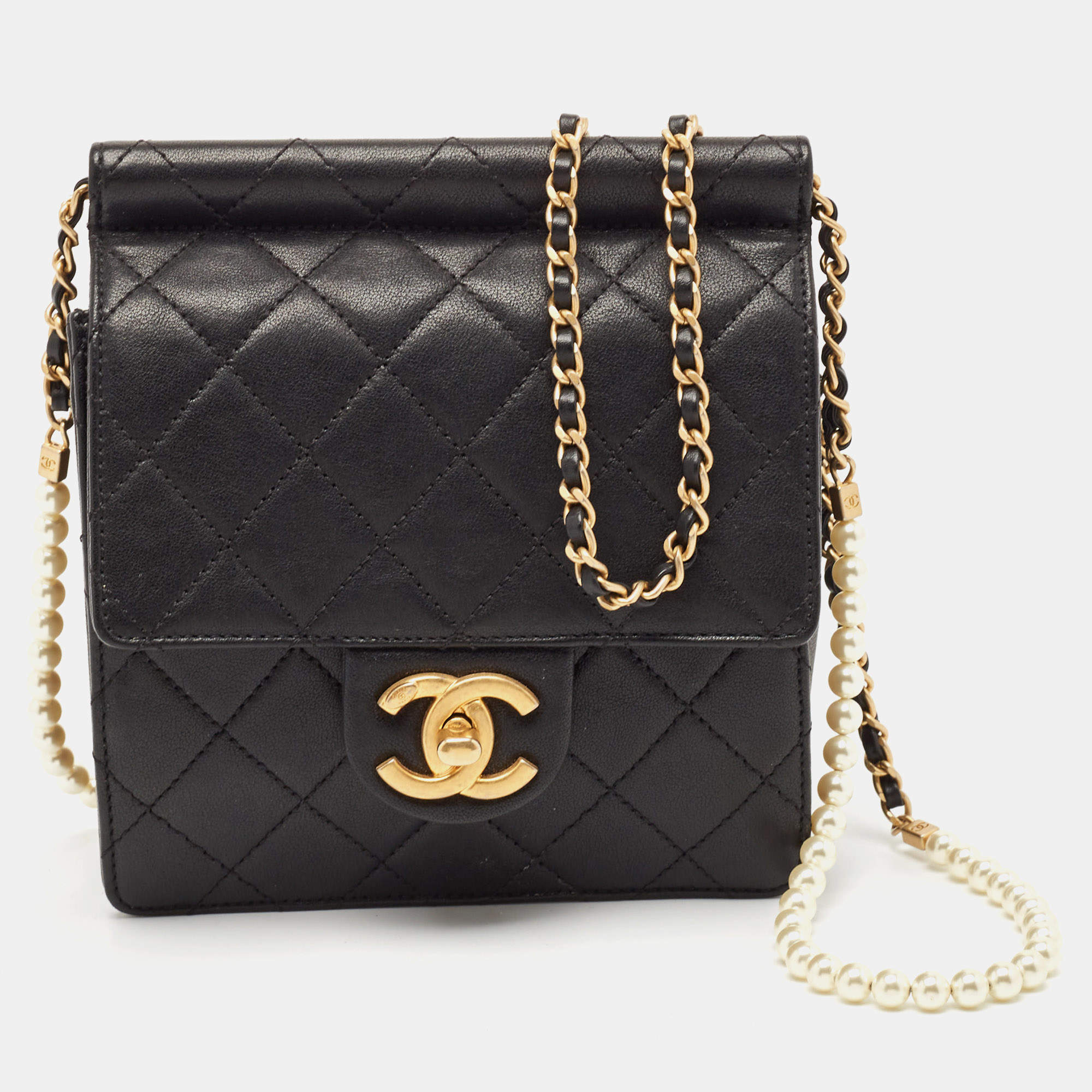 Pre Owned Chanel Black Quilted Leather Chic Pearls Crossbody Bag