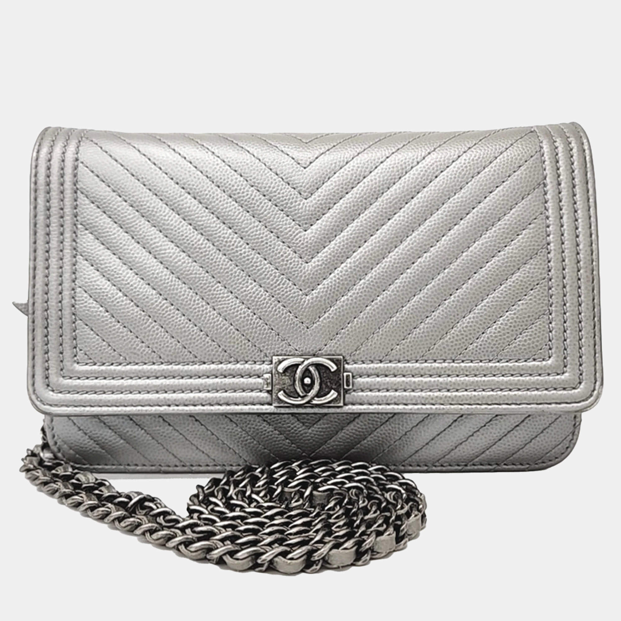 Pre Owned Chanel Silver Leather Caviar Chevron WOC Mini Crossbody Bag